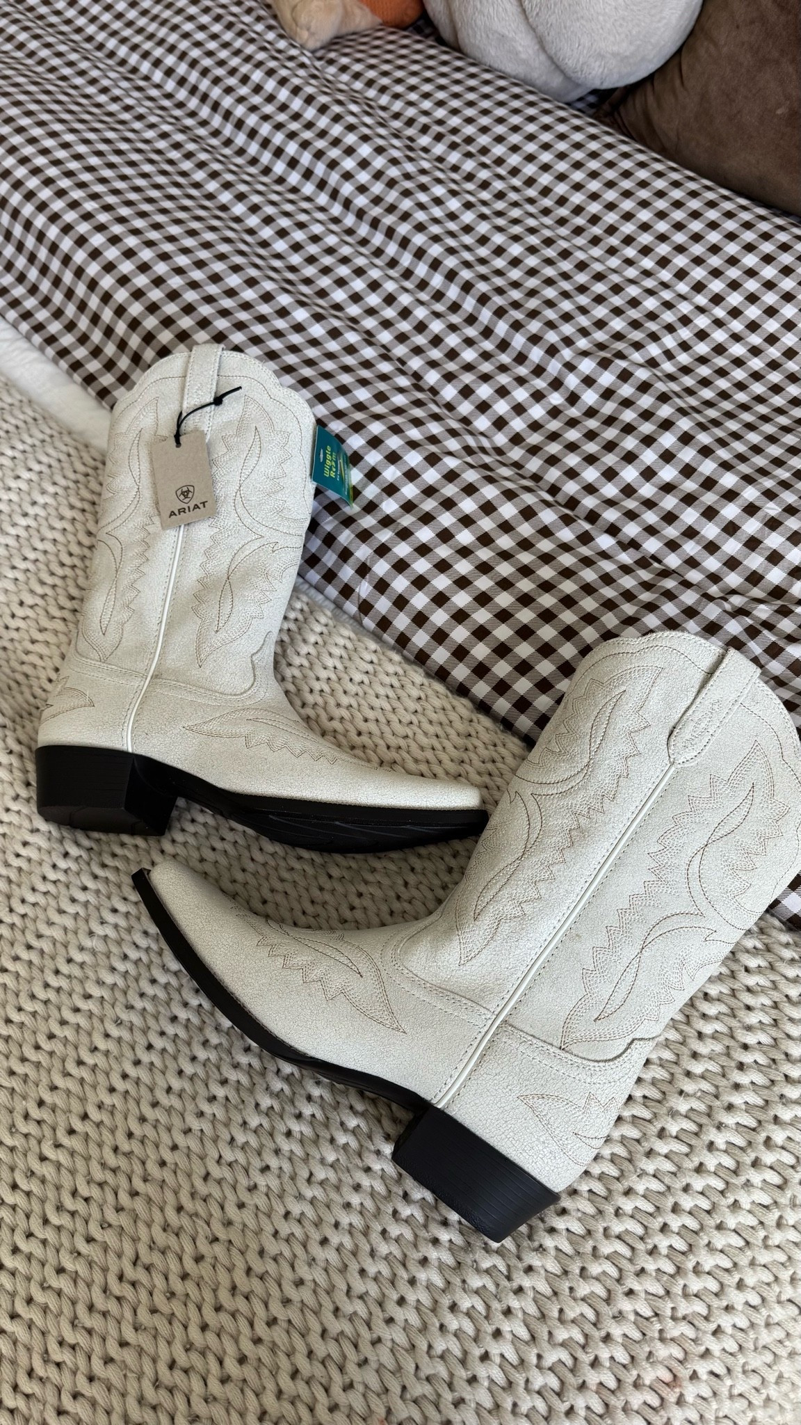 Ariat white cowboy boots 👢

#LTKmomlife #LTKPetite
