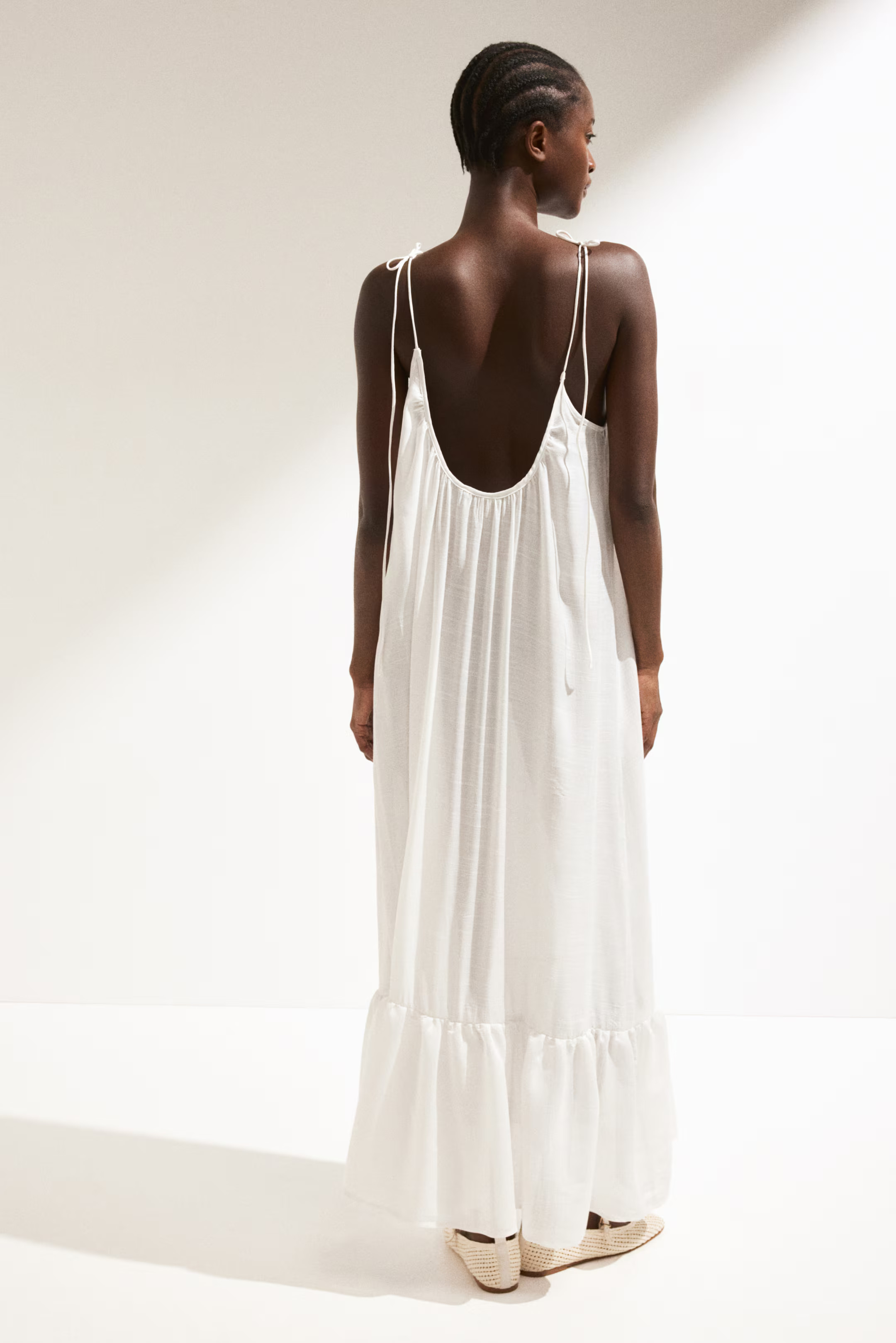 Tie-strap beach dress | H&M (UK, MY, IN, SG, PH, TW, HK)