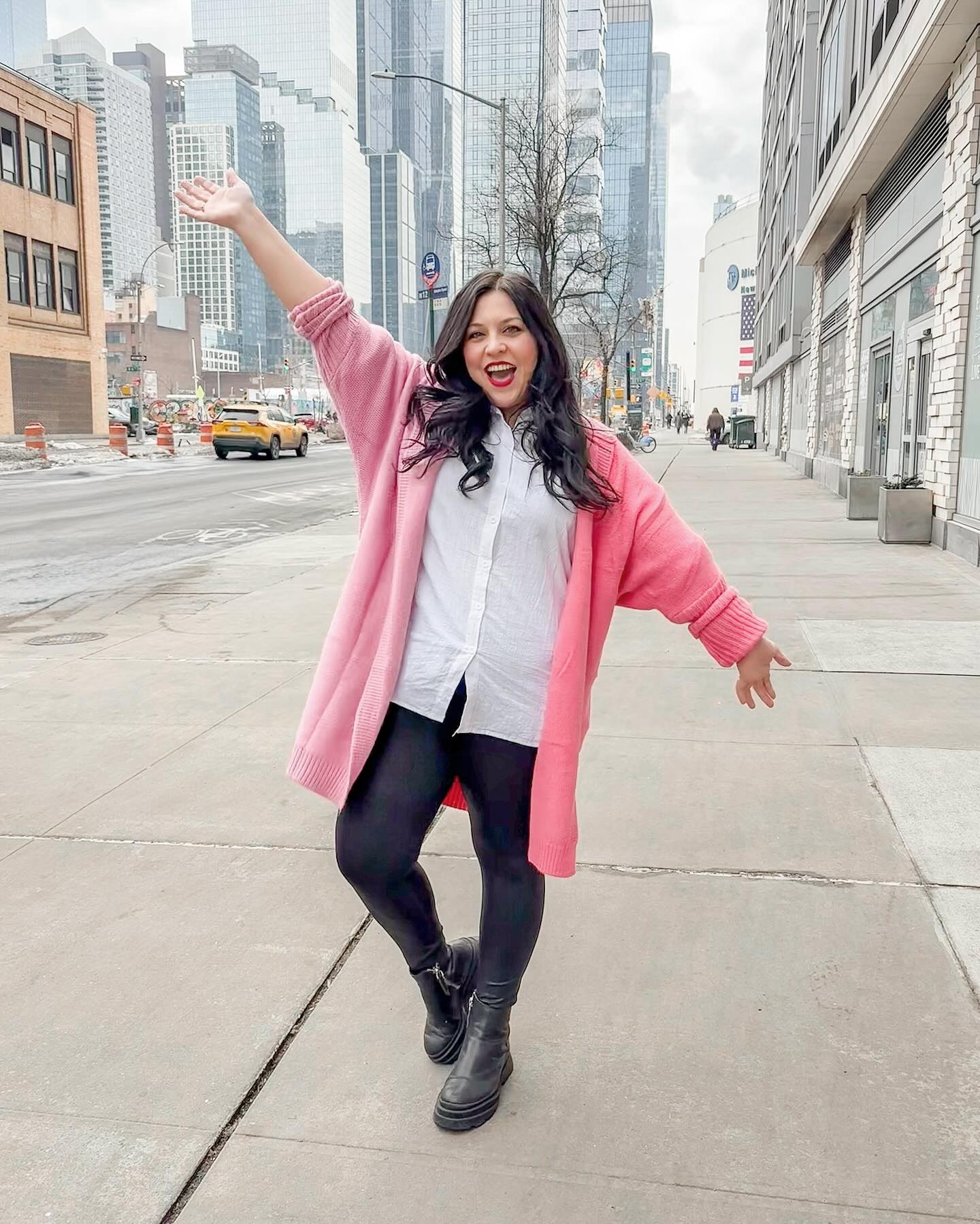 happy friday 🎉 anyone else go through all the seasons this week? we went from 80° earlier this week to snow yesterday 😆 guess it’s officially wear short sleeves but bring a sweater everywhere weather! 

this two tone sweater is bringing the spring vibes and will keep you warm at baseball games and just out enjoying those chilly afternoons ⛅️🩷

✨ comment PINK and I’ll dm you a link #momstyle #njmomblogger #momoutfitinspo #springstyle #amazonfashionfinds