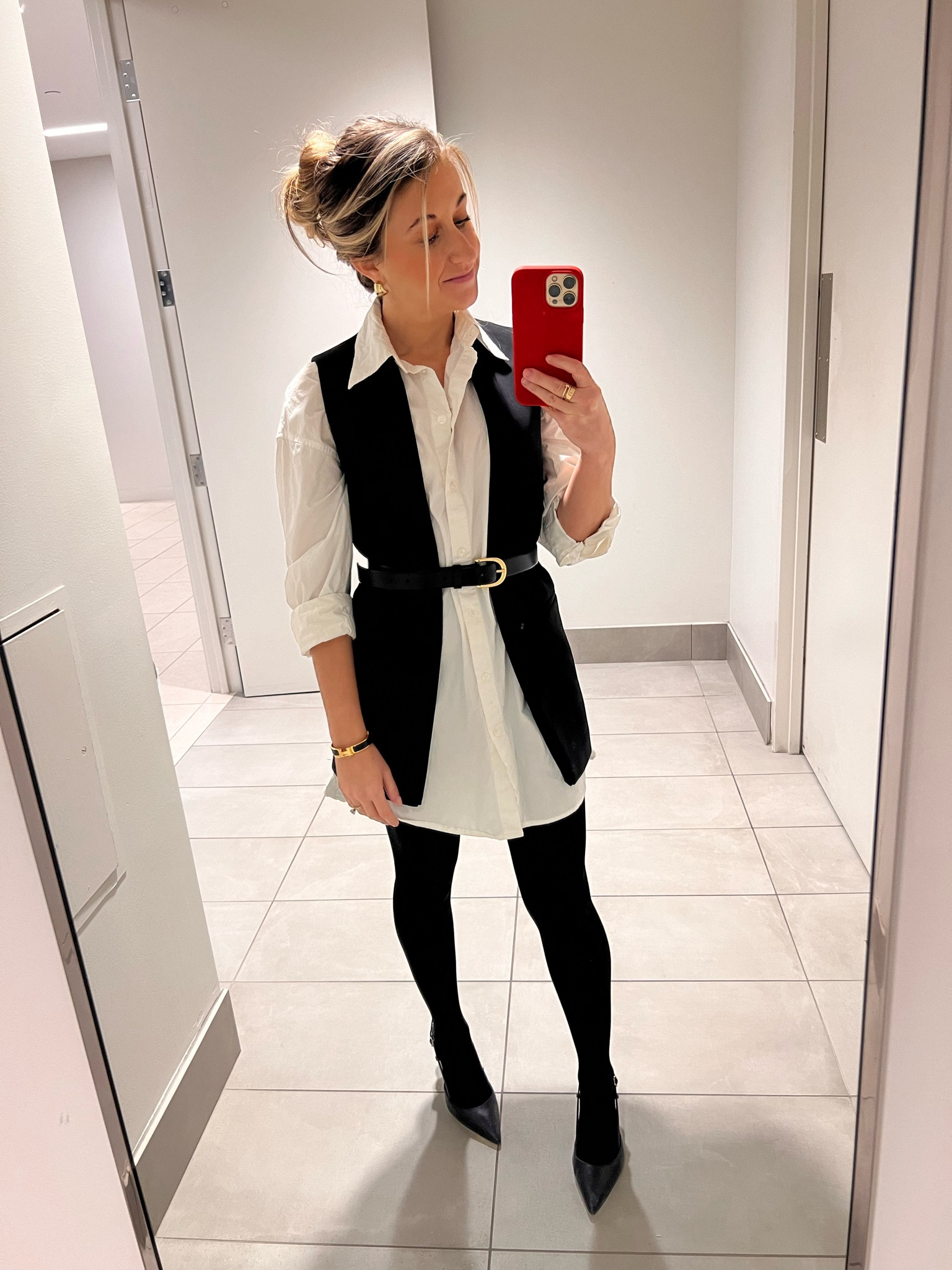 Work OOTD 2.1.2024

Oversized button down and vest - H&M 
Belt - J Crew
Tights, clip, and earrings - Amazon
Heels - Nine West
Bracelet and bangle - Hermes and Cartierr



#LTKMostLoved #LTKstyletip #LTKworkwear