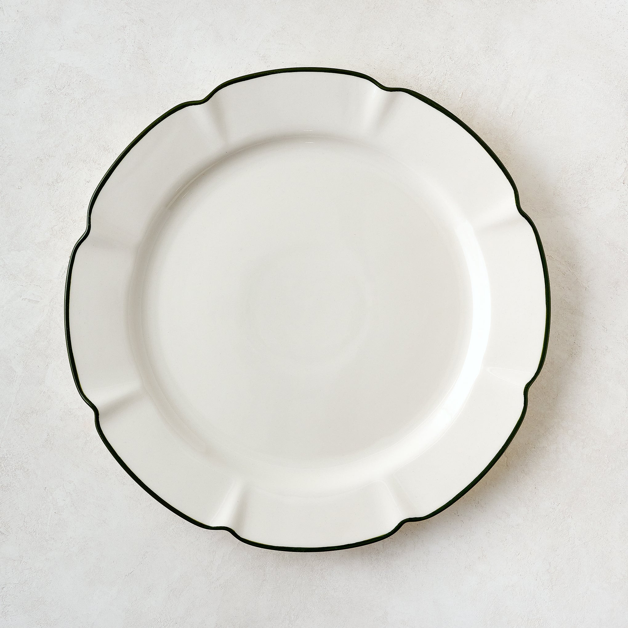 Green Luna Scalloped Plate | Magnolia