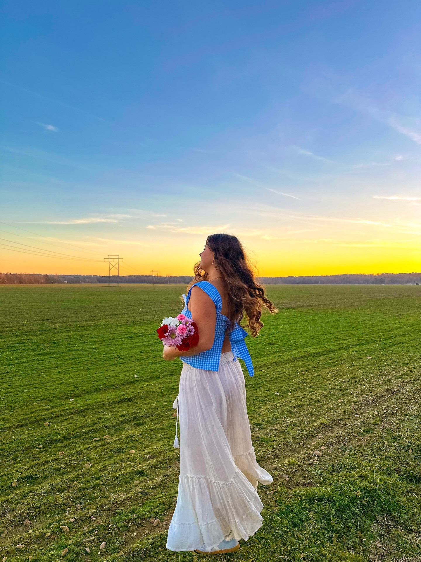 It’s starting to feel like spring 🤭💐
•
#spring #sunset #outfitinspiration #pinterestaesthetic #springfashion