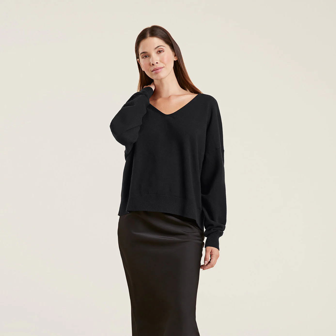 Luxe Knit V-Neck Sweater | nuuds