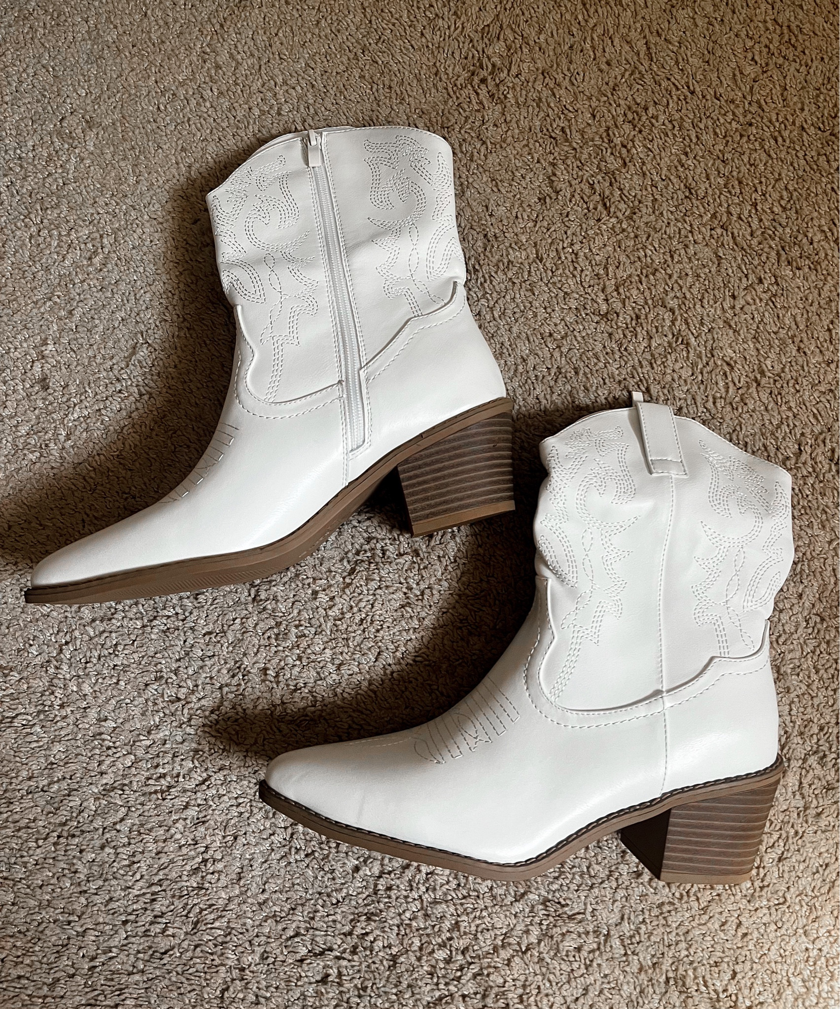 Boots 

#LTKSeasonal #LTKfindsunder50 #LTKshoecrush