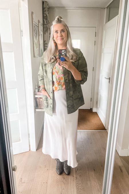 Ootd - Wednesday. An oversized camo jacket (old), paired with a floral shirt (old Mango) and a beige satin midi skirt (Norah) and kaki green suede booties (older than anything else). What can I say? Wear what you have. 



#LTKnederlands #LTKeurope #LTKstyletip