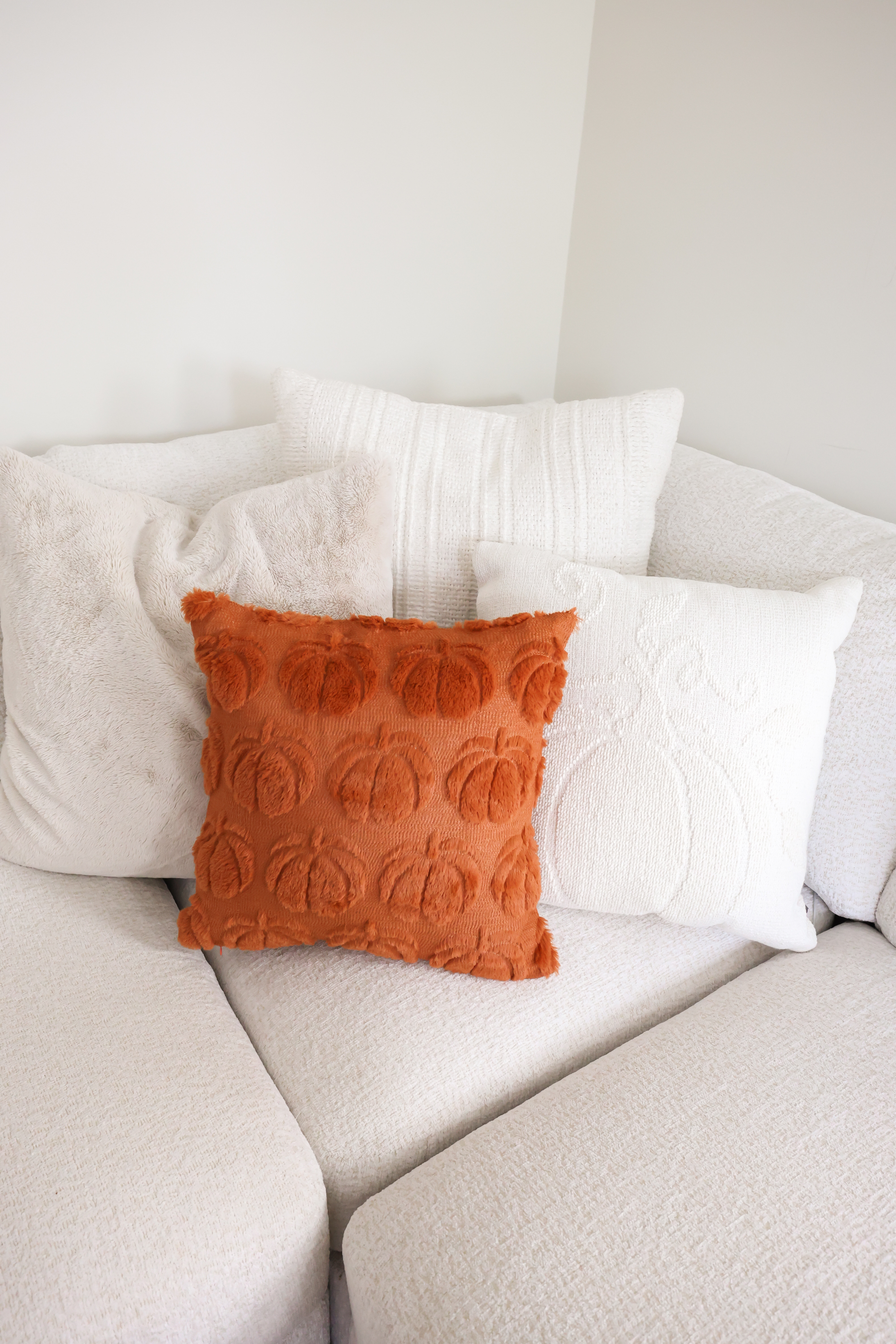 Cozy couch set up 🍁
 

#LTKHome #LTKSeasonal