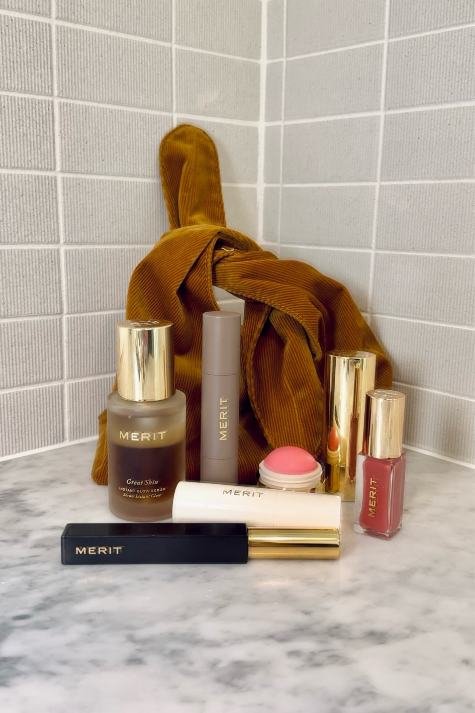 The best noncomedogenic makeup I’ve found! Perfect for my acne-prone skin. The hype about MERIT is REAL!! I’m linking all my favorites here and these are my shades:
- The Minimalist (Linen)
- Bronze Balm (Seine)
- Flush Blush (Stockholm)
- Highlighting Balm (Solstice)
- Tinted Lip Oil (Pink Beet)