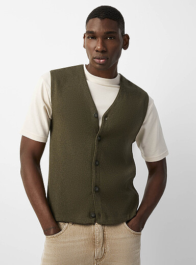 Minimalist sleeveless cardigan
        
        

		
        

        
    
        
    
	    
... | Simons