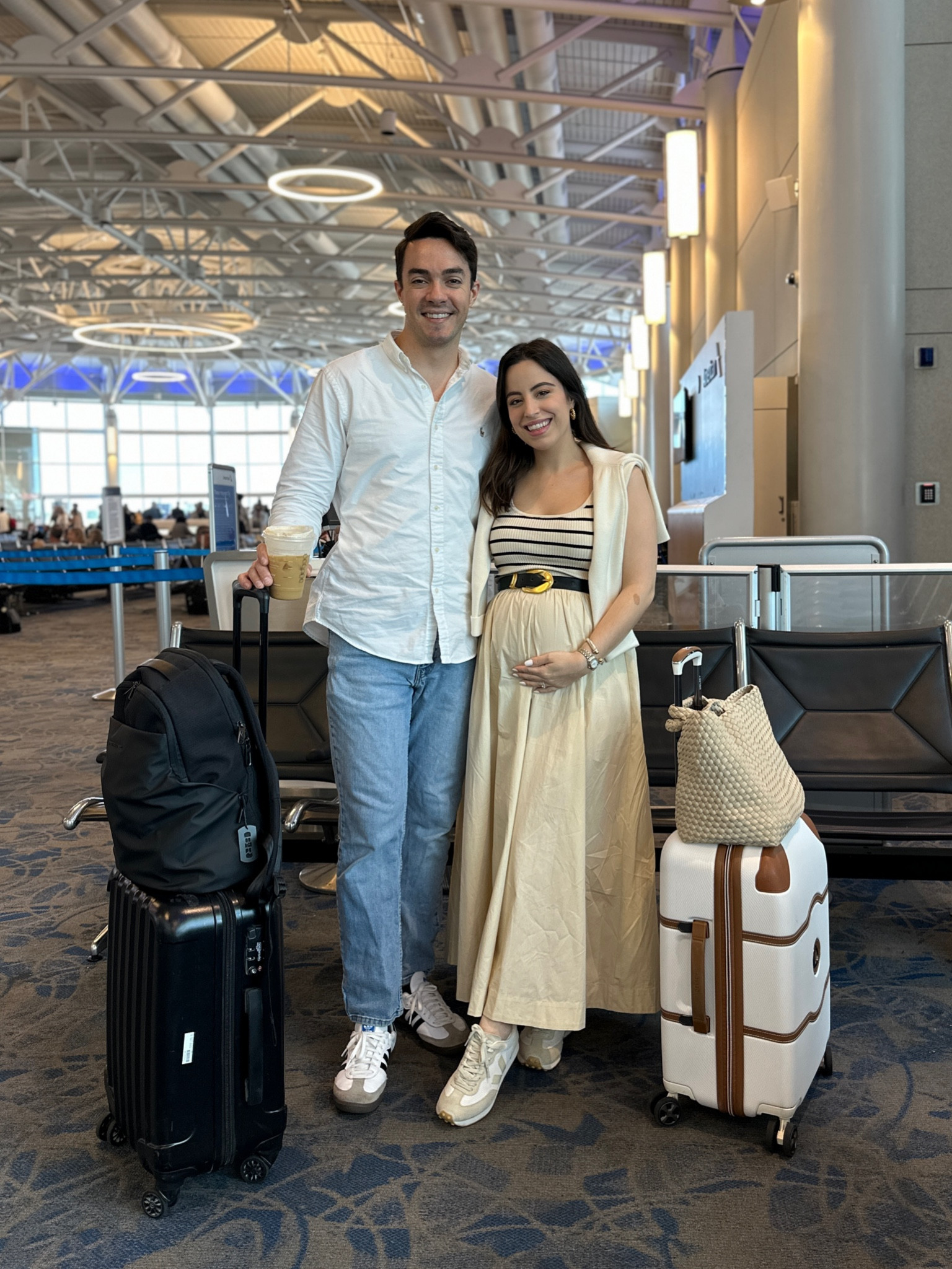 Airport outfit ideas! MY FAVORITE travel tote



#LTKTravel #LTKFindsUnder100 #LTKMens