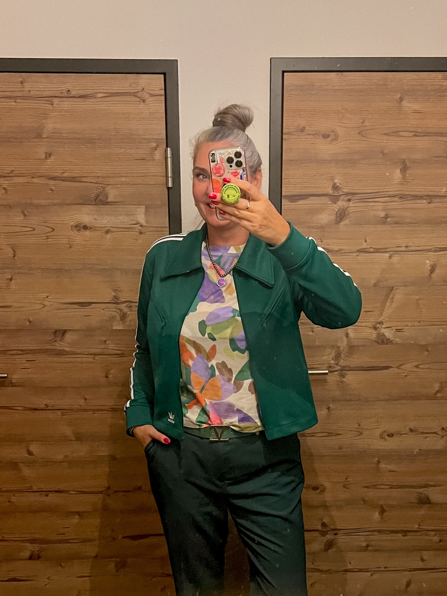 Ootd - Wednesday. Bottle green Adidas jacket over a printed t-shirt (current C&A, medium) paired with green trousers (Costes) and white sneakers. 



#LTKeurope #LTKtravel #LTKspring