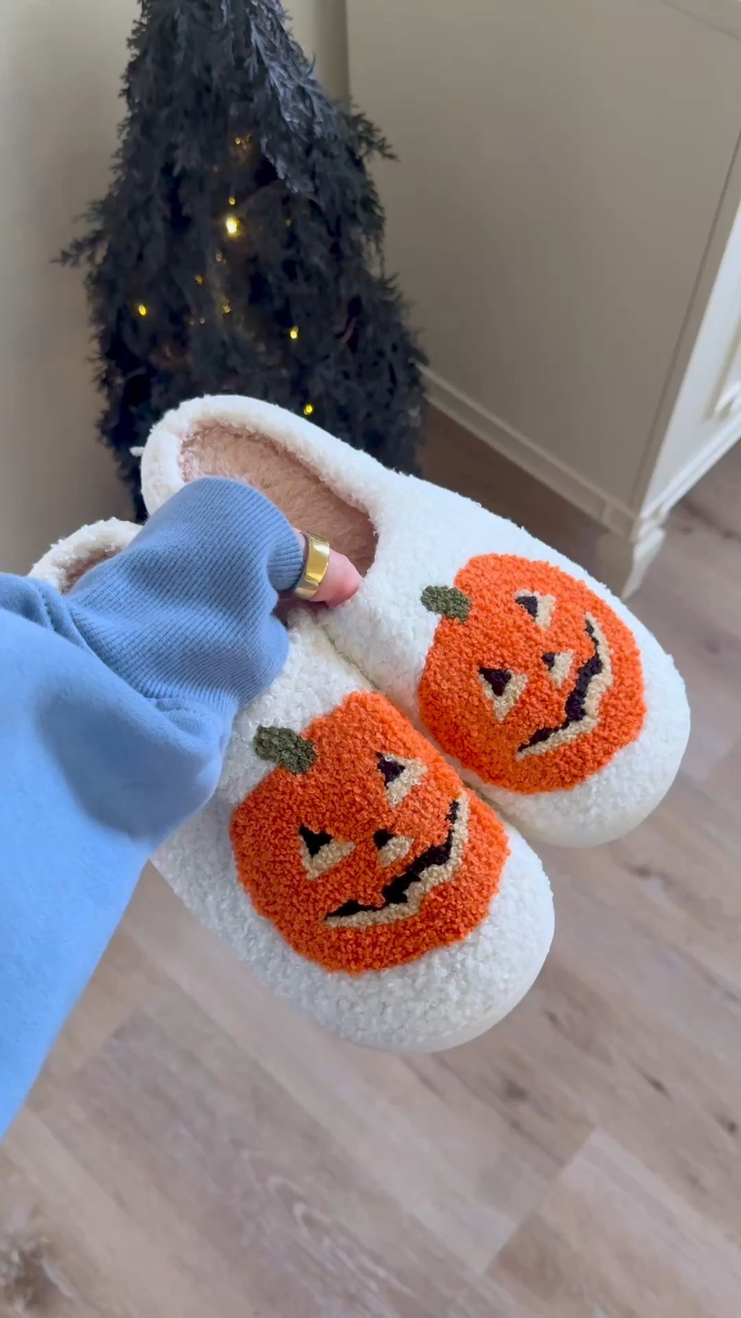 Halloween slippers // boo basket filler 







Jack o lantern slippers 
Boo basket ideas 
Halloween pajamas 
Amazon finds 

#LTKFindsUnder50 #LTKStyleTip #LTKHalloween