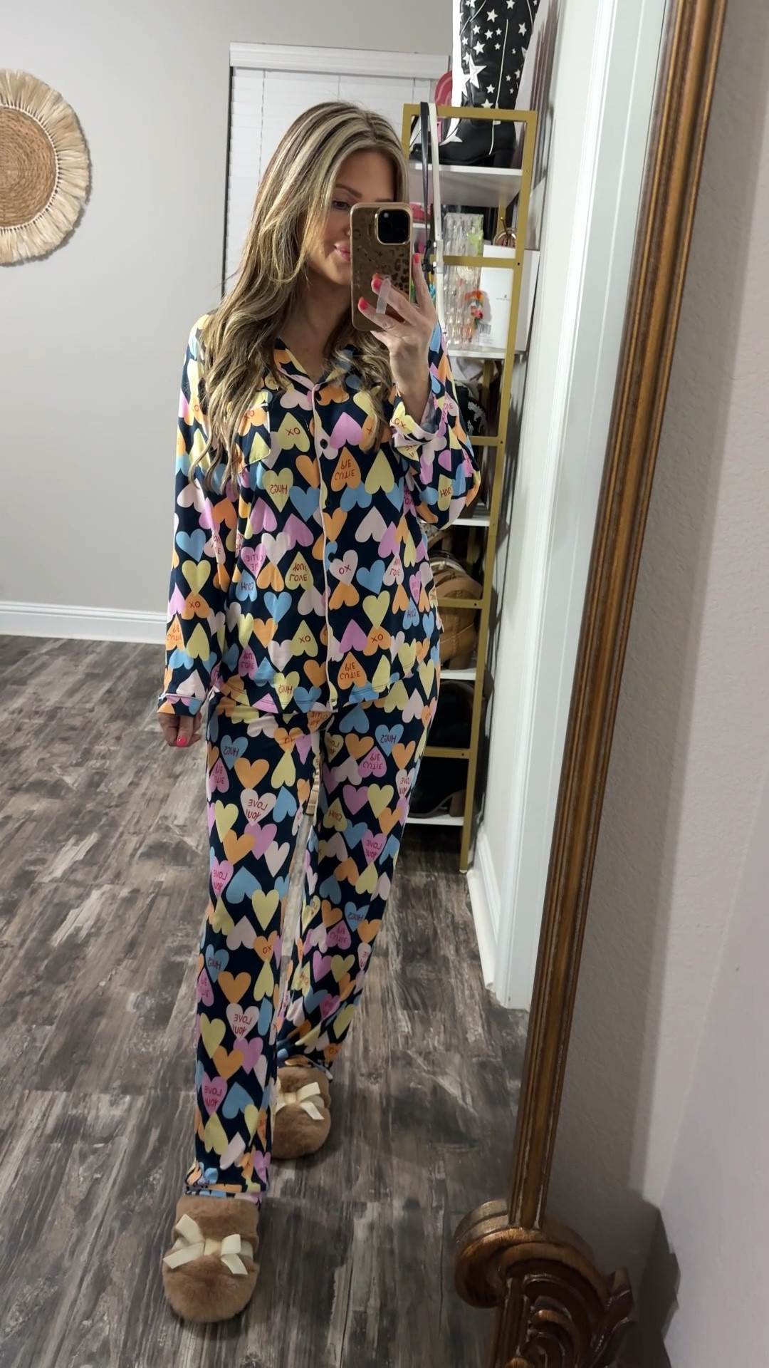 Super soft pajamas 
Valentine’s Day pjs 
Size Smalll

#LTKPetite #LTKValentine #LTKSaleAlert