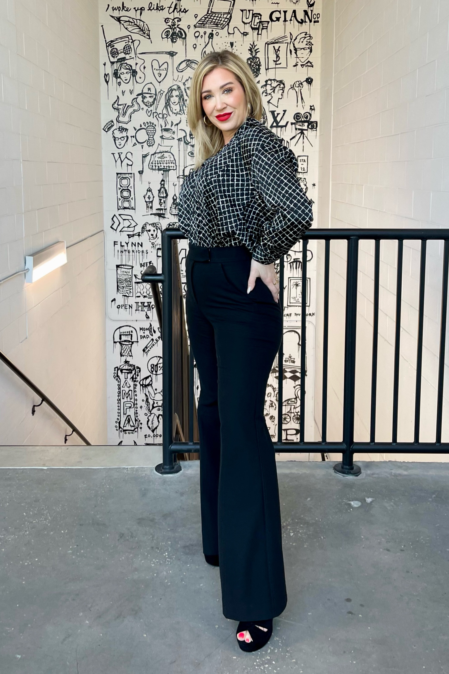 Wearing size 6 in pants, medium in top

Lip shade is ‘Comin in hot’ 💋