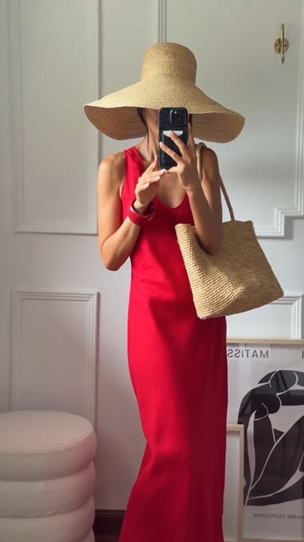camino a la panadería o a Saint-Tropez?

#inspolook #reddresses #summer #efforlesschic