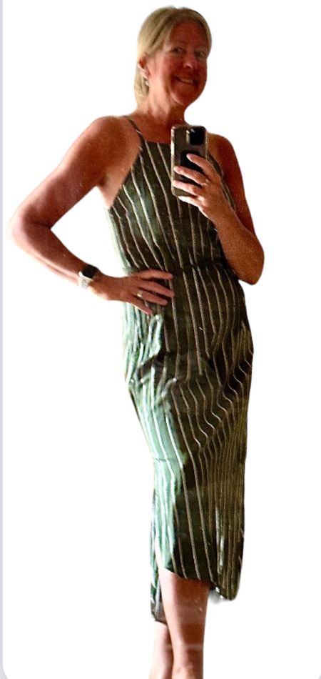 Happy Monday …

Dental appt today so tried to get in a pic before the mouth slides to one side . LOL .  Had a cavity filled and my lip is now feeling g very fat and lopsided , though it doesn’t appear that way .  

This halter style striped dress is from RW&Co.  

It is 100% viscose 

Khaki green and white vertical stripes 

I am 5’ 10” and this dress is lengthy . Perfect for those who are tall .  

It comes with a matching tie belt 

Dress @rw_co ( a few years old) 

#stripes
#khaki
#halterstyle
#cool
#casualelegance
#slipdress
#june
#newweek
#mondaywear
