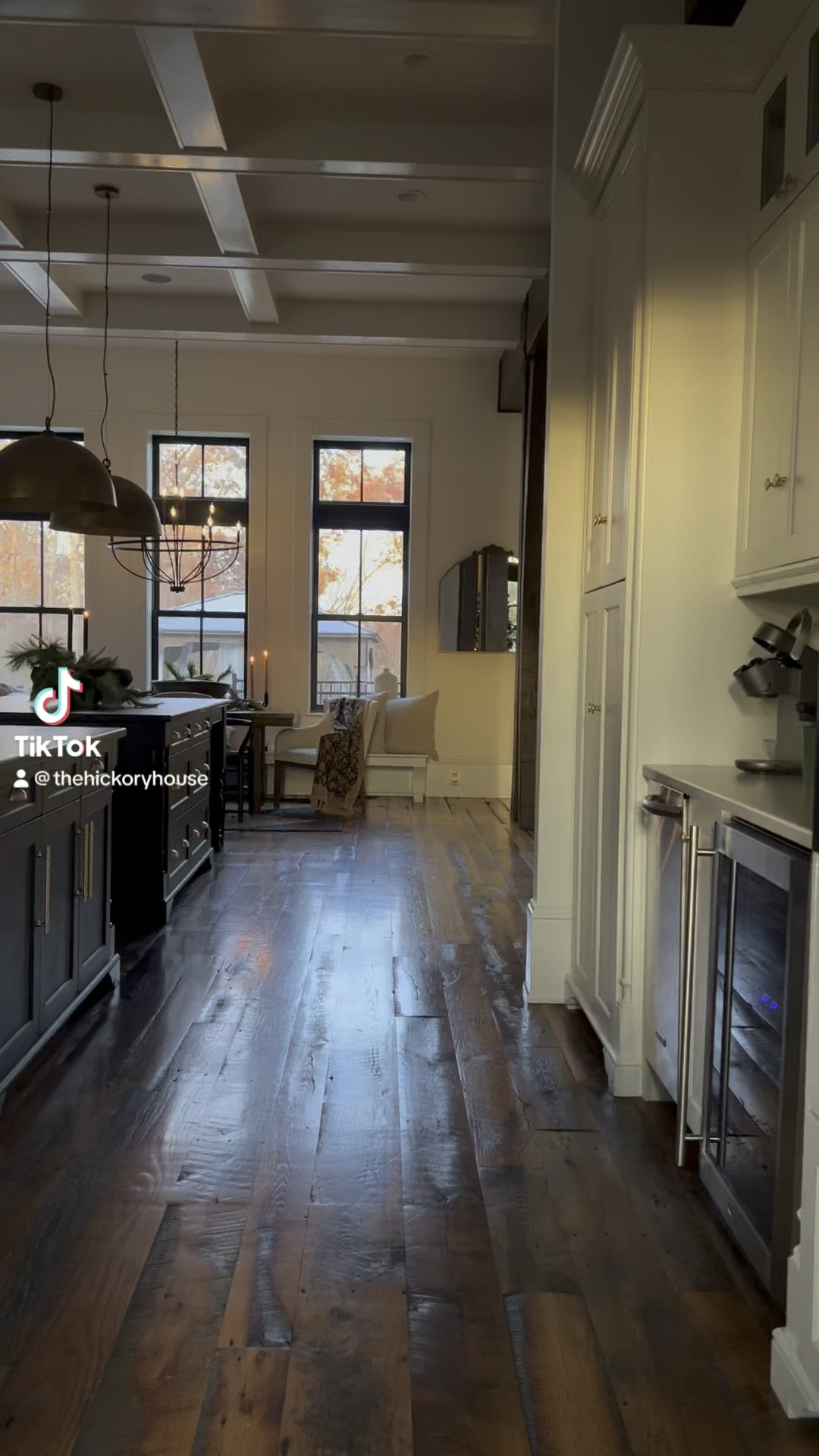 I’m loving this simple Christmas kitchen decor this year! #home #homedecor #homedesign #interiordesign #kitchendecor #kitcheninspo #christmasdecor #christmasideas 

#LTKhome #LTKHoliday #LTKVideo