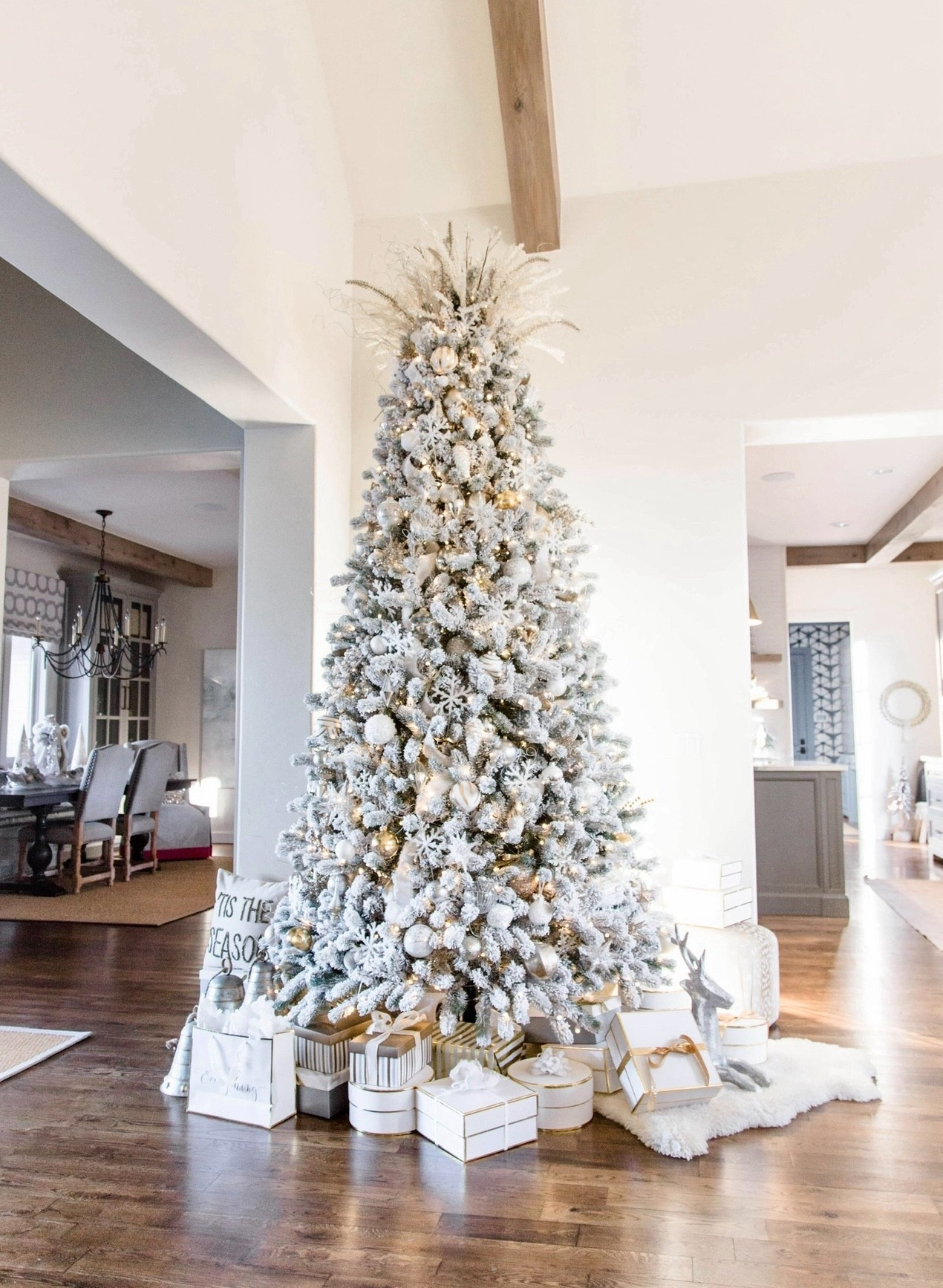 King of Christmas Prince flocked tree
On sale now, plus free shipping 
This is the 10 foot size but they have multiple sizes in stock 
This tree is absolutely gorgeous .


#LTKHoliday #LTKSaleAlert #LTKHome