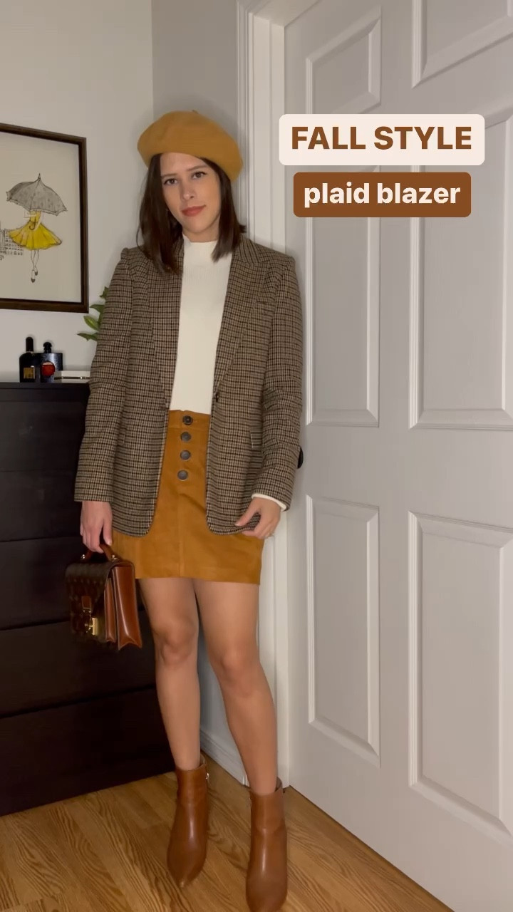 A plaid blazer is such a classic piece for fall 🍁

These are a few ways I like to style it: 
1️⃣ Dark academia—a faux suede skirt, a beret, and a vintage LV bag
2️⃣ Business casual—flared black jeans, a sleeveless turtleneck, and a Chanel Classic Flap
3️⃣ Weekend vibes—a simple white tee and blue Levi’s

(Fall fashion inspo, fall outfit ideas, fall outfits, fall style) 


#LTKSeasonal #LTKstyletip #LTKworkwear