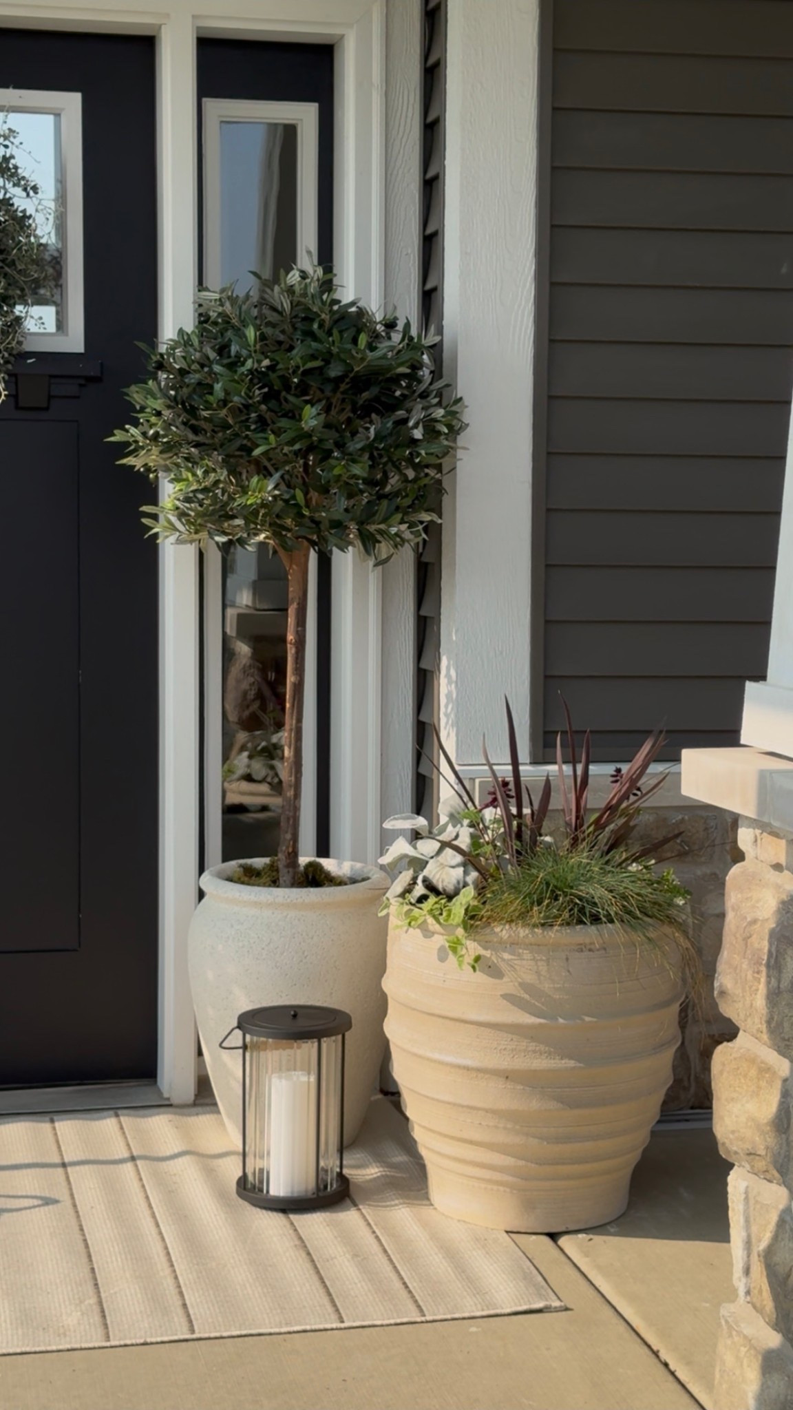 super realistic front porch faux topiary🌱

#LTKHome #LTKSeasonal #LTKSaleAlert
