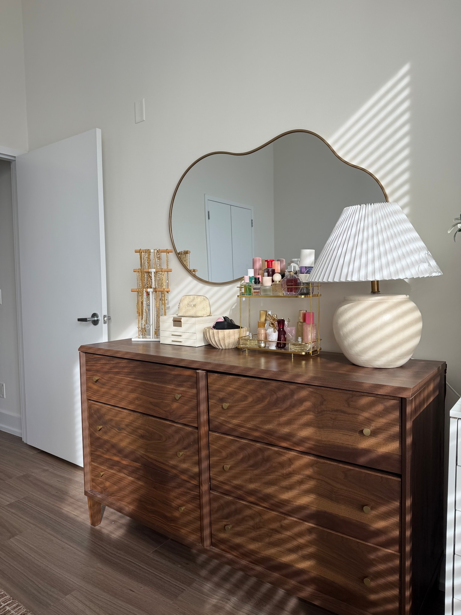 Wanted to link my dresser set up🪞