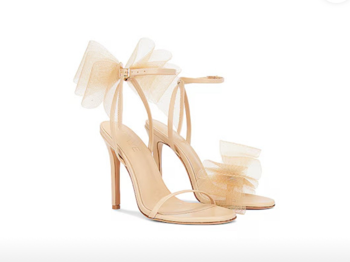 Came across the bubbly heels by Raye on Revolve which are a great alternative to the aveline jimmy Choo sandals for a fraction of the price!!
.
.
.
.
.
Look for less designer luxury dupe celebrity style wedding bride bridal party nude heels

#LTKspring #LTKpartywear #LTKwedding