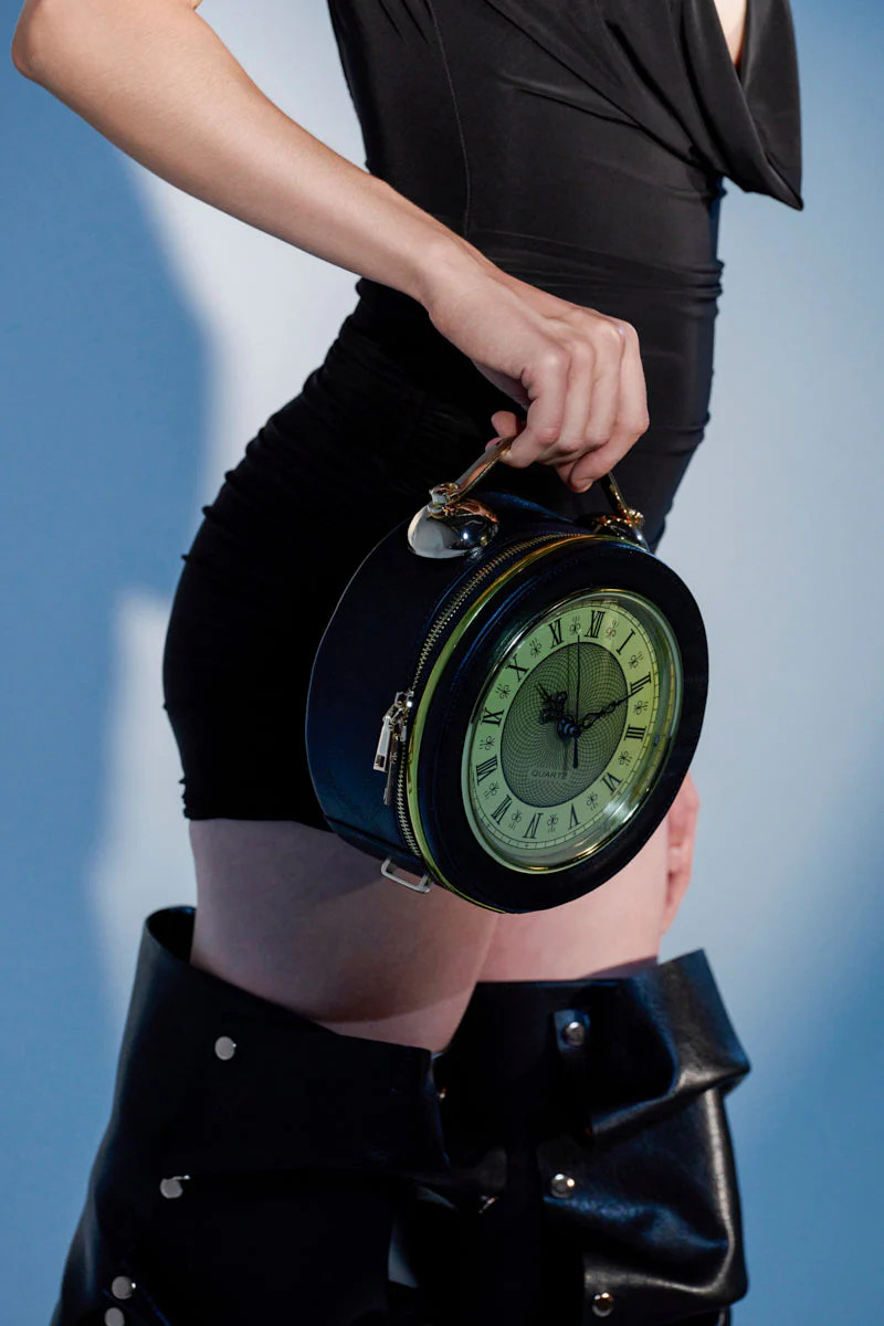 WHATS THE TIME PURSE | AKIRA