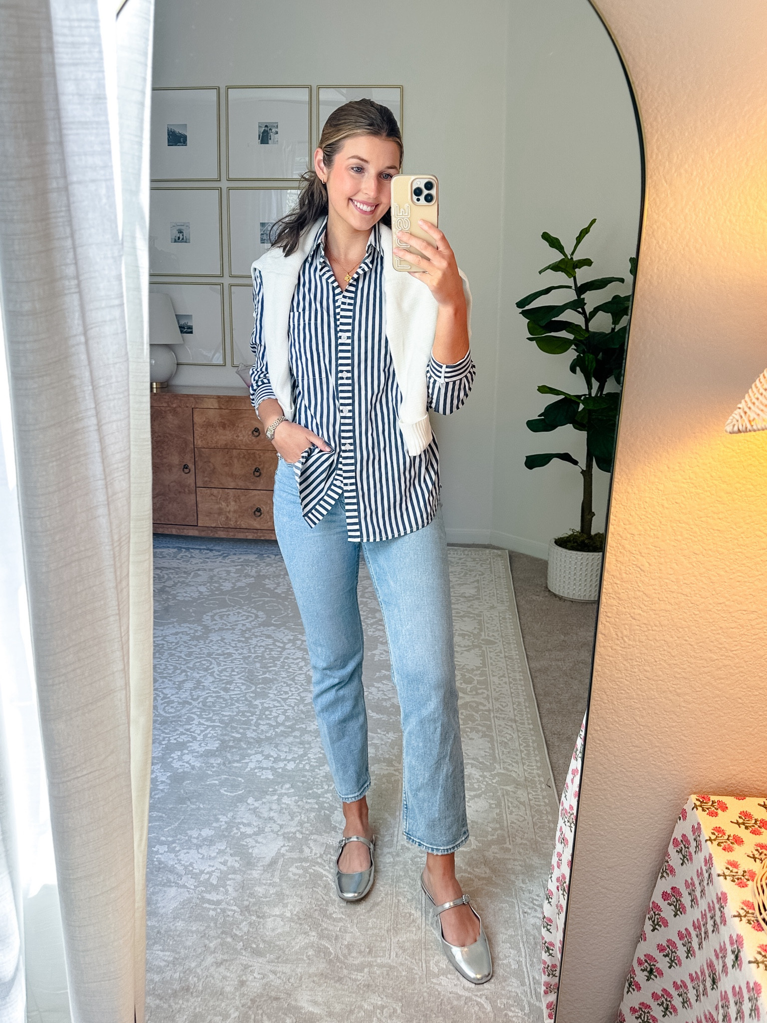 OOTD today! Wearing XS in top and 25/reg in jeans 

#LTKStyleTip #LTKSeasonal