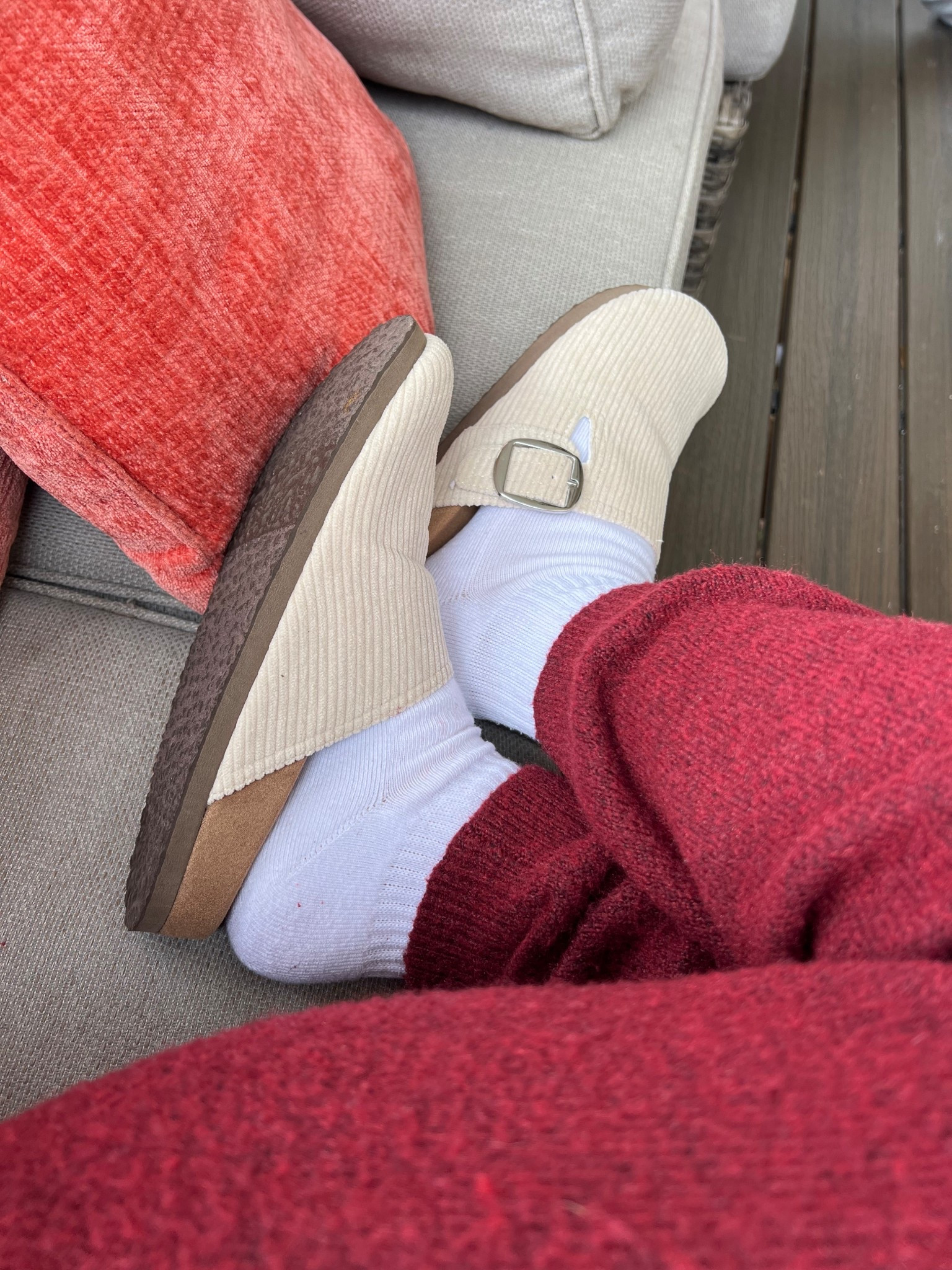 Walmart clogs, looks for less

#LTKFindsUnder50 #LTKSaleAlert #LTKGiftGuide