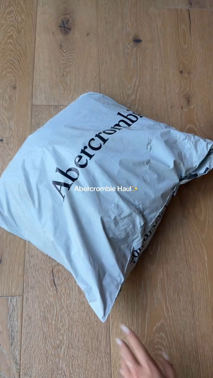 Abercrombie new arrivals 😍 I’ll post a try on of these soon! I’ll have them linked on my LTK.


@abercrombie
