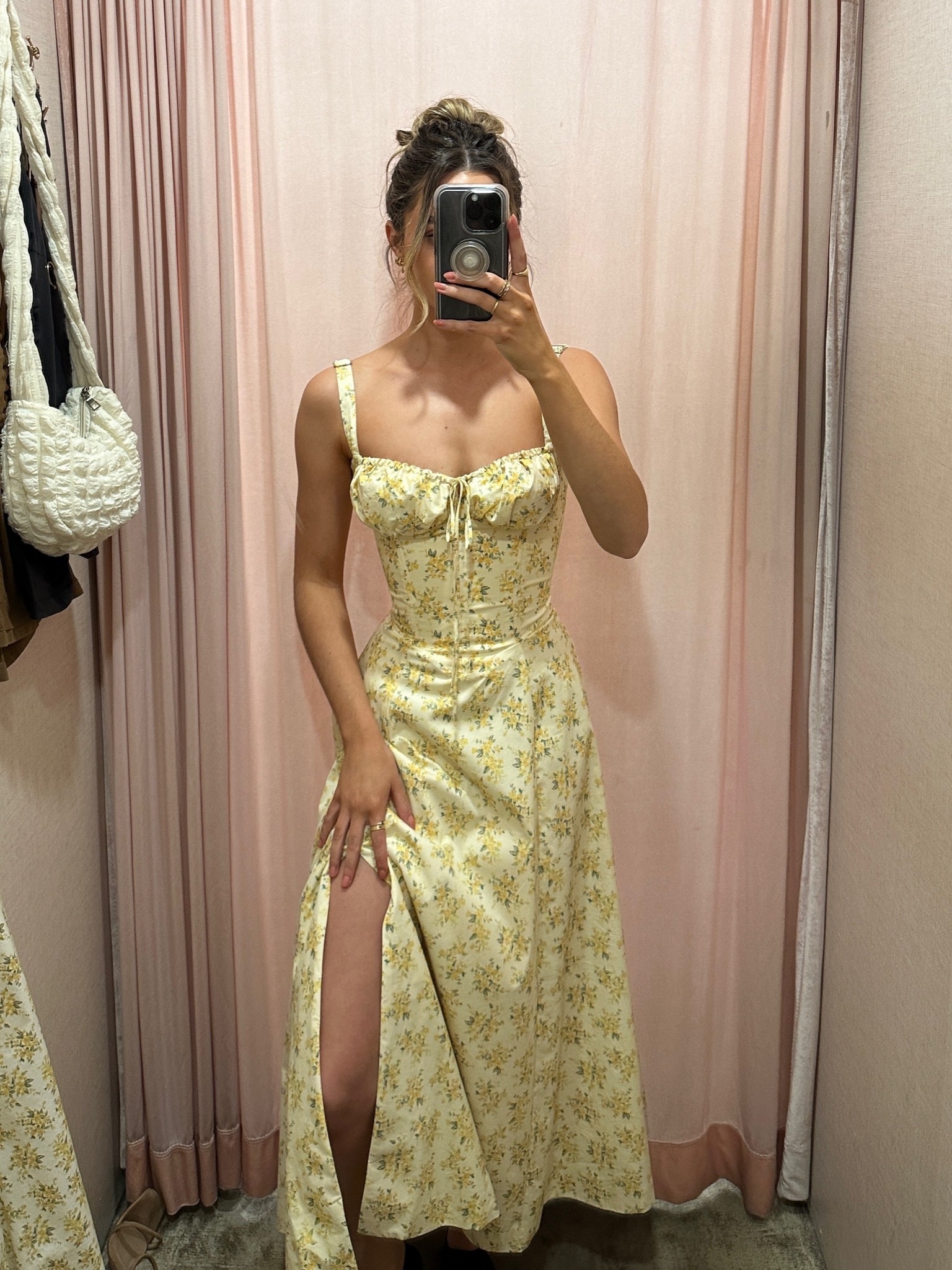 My go to spring wedding guest dress!! So incredibly flattering and comfortable✨🫶🏼 this dress ain’t getting a VETO from me! 

#LTKStyleTip #LTKGiftGuide #LTKWedding