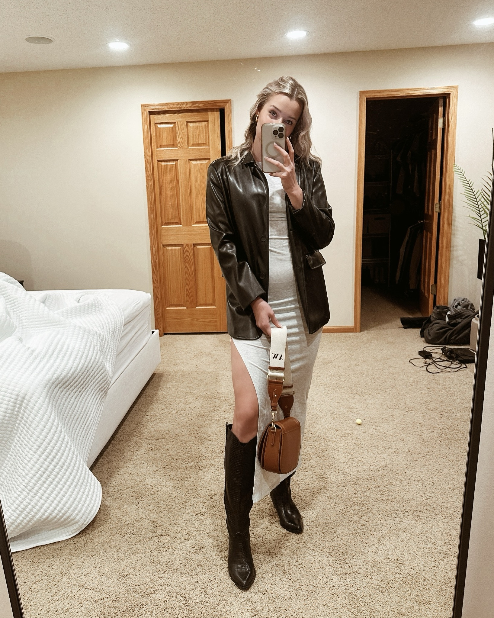 Post is to have a moment for the purse

$50 customizable purse, and the leather is very think and great stitching!! 

Zara doesn’t let me link 🙃 so here it is: https://www.zara.com/us/en/crossbody-bag-p16064110.html?v1=267208330

#LTKSeasonal #LTKFindsUnder50 #LTKActive