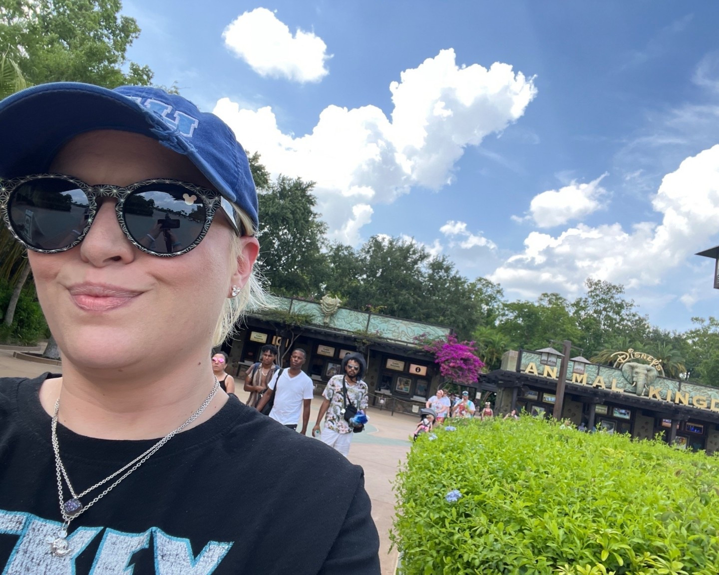 Bringing classic Mickey vibes to the wild side 🐭🌿✨ Rocking some magical touches (check the jewelry!) for an Animal Kingdom kind of day. Comfy, cute, and ready to safari in style — shop the full Mickey-inspired look on LTK! #MickeyStyle #AnimalKingdomOOTD #DisneyBound #LTKDisney #MagicalDetails #DisneyStyleDaily


#LTKActive #LTKSeasonal #LTKStyleTip