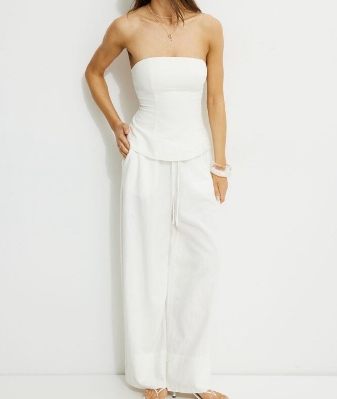 The linen tube top we all need!

#LTKsummer #LTKstyletip #LTKcanada