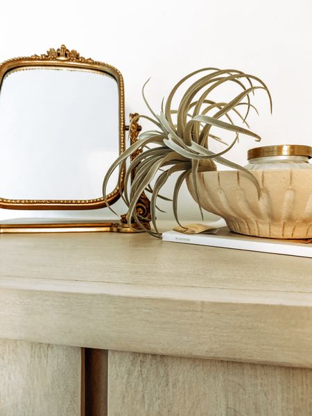 This mini primrose table top mirror from Anthropologie is so cute! 

Decor | home | anthro | makeup mirror | viral mirror | gold mirror

#LTKhome