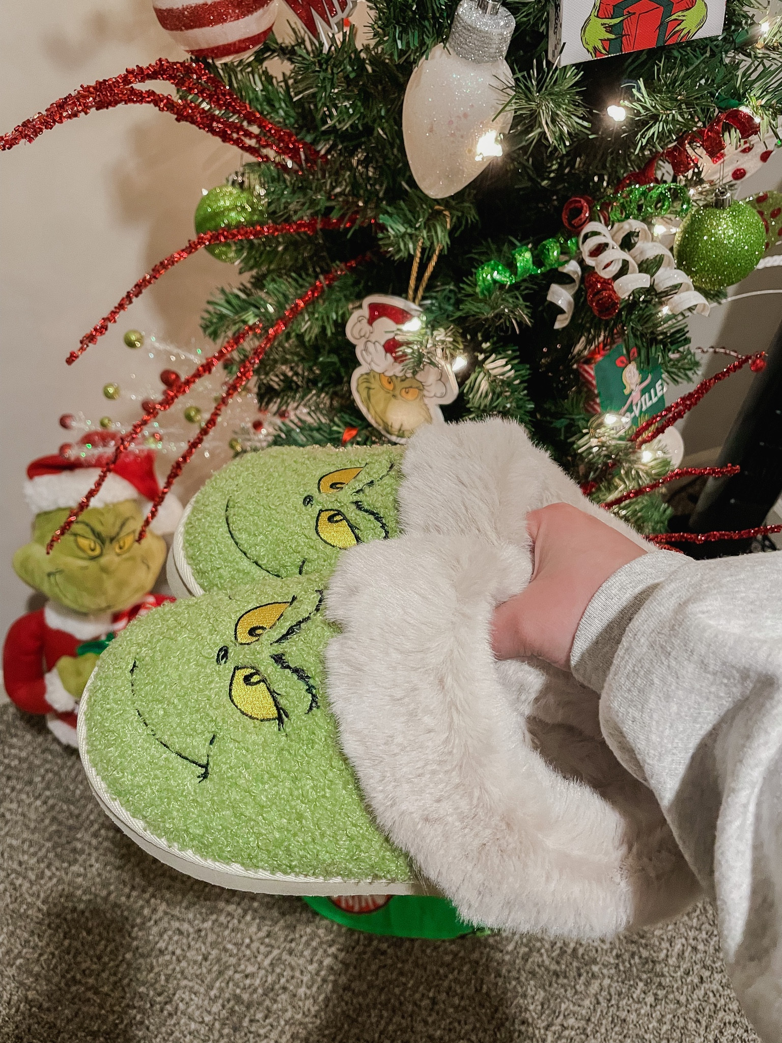 The, the, the, THE GRINCH 💚 the coziest UGG style grinch house slipper! American Eagle has the best grinch stuff out this year 😍

#LTKSeasonal #LTKGiftGuide #LTKHoliday