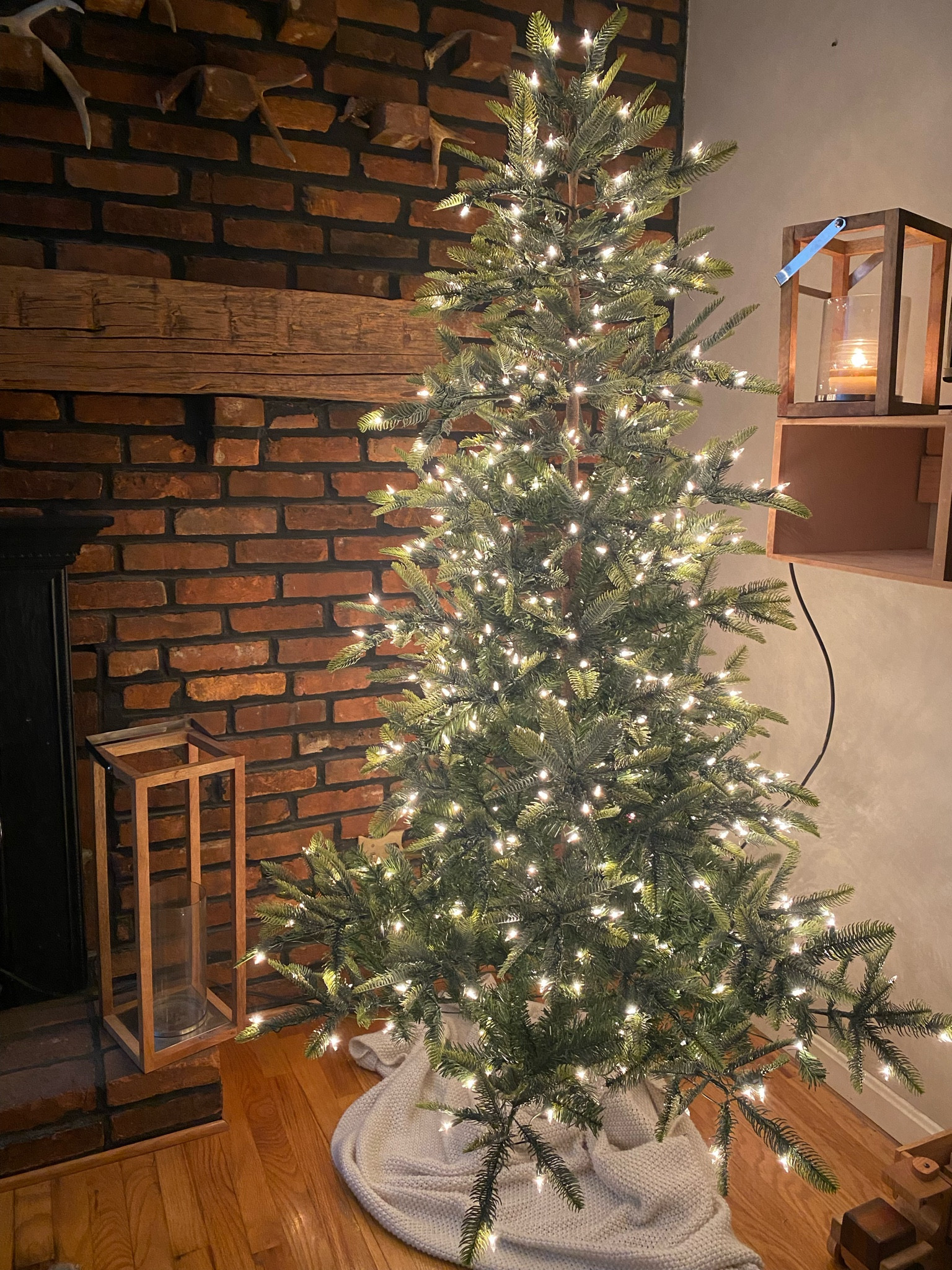 It’s beginning to look a lot like Christmas 🤩 was hesitant ordering this tree but it’s better than I imagined! For the price you can’t beat it honestly 

Christmas tree // minimalist Christmas tree // realistic Christmas tree// Christmas decor // asymmetrical Christmas tree// simple Christmas // Christmas // prelit Christmas tree// Christmas lights 

#LTKHoliday #LTKhome #LTKSeasonal