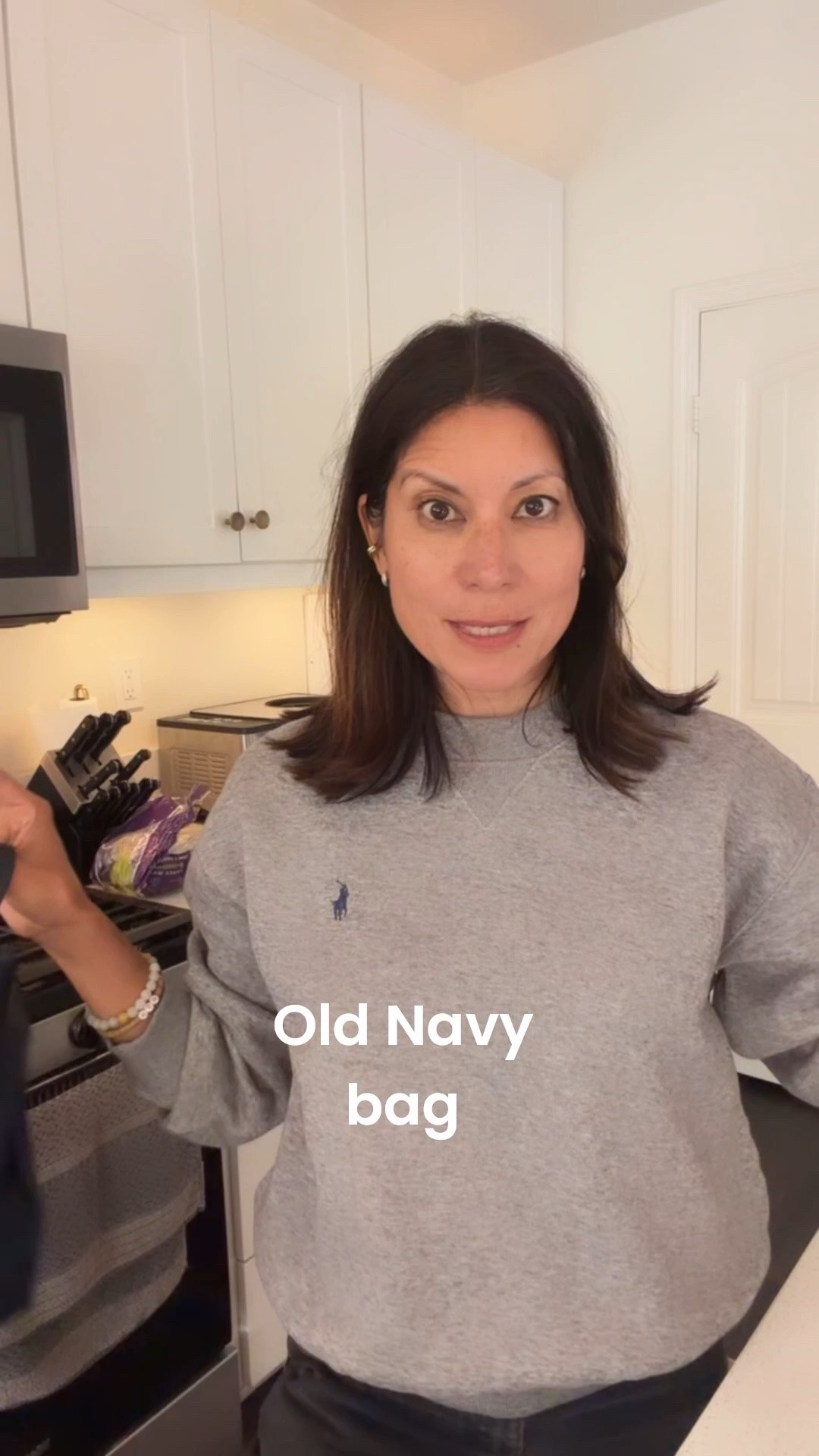 Cute small puffer tote. 

Vacation ready 
Or take to the gym 
Old Navy style