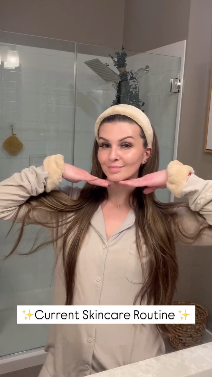 Here is my current skincare routine! I’ve listed the products down below and will also be sharing links to these products on my story, but if you miss that you can always find LTK page from the link in my bio!
✨✨✨
Dermalogica Pre Cleanse
La Roche-Posay Toleriane Face Wash
Zo Complexion Renewal Pads
0.05% Tretinoin
Paula’s Choice 2% BHA
Cosrx Snail Mucin
La Roche-Posay Cicaplast
Cerave Skin Renewing Gel Oi