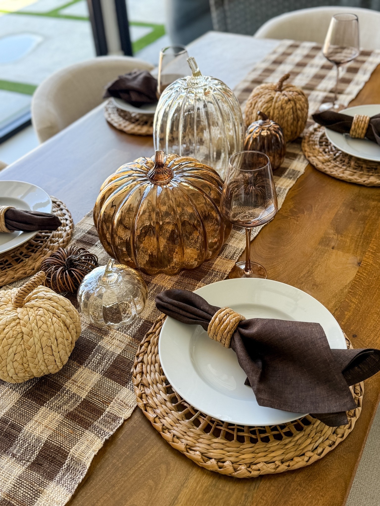 Fall Tablescape and Pumpkin Decor from 🎯 | #glasspumpkin #wovenpumpkin #neutralpumpkin #neutralhome #highendlook #seasonalhomedecor #fallhome