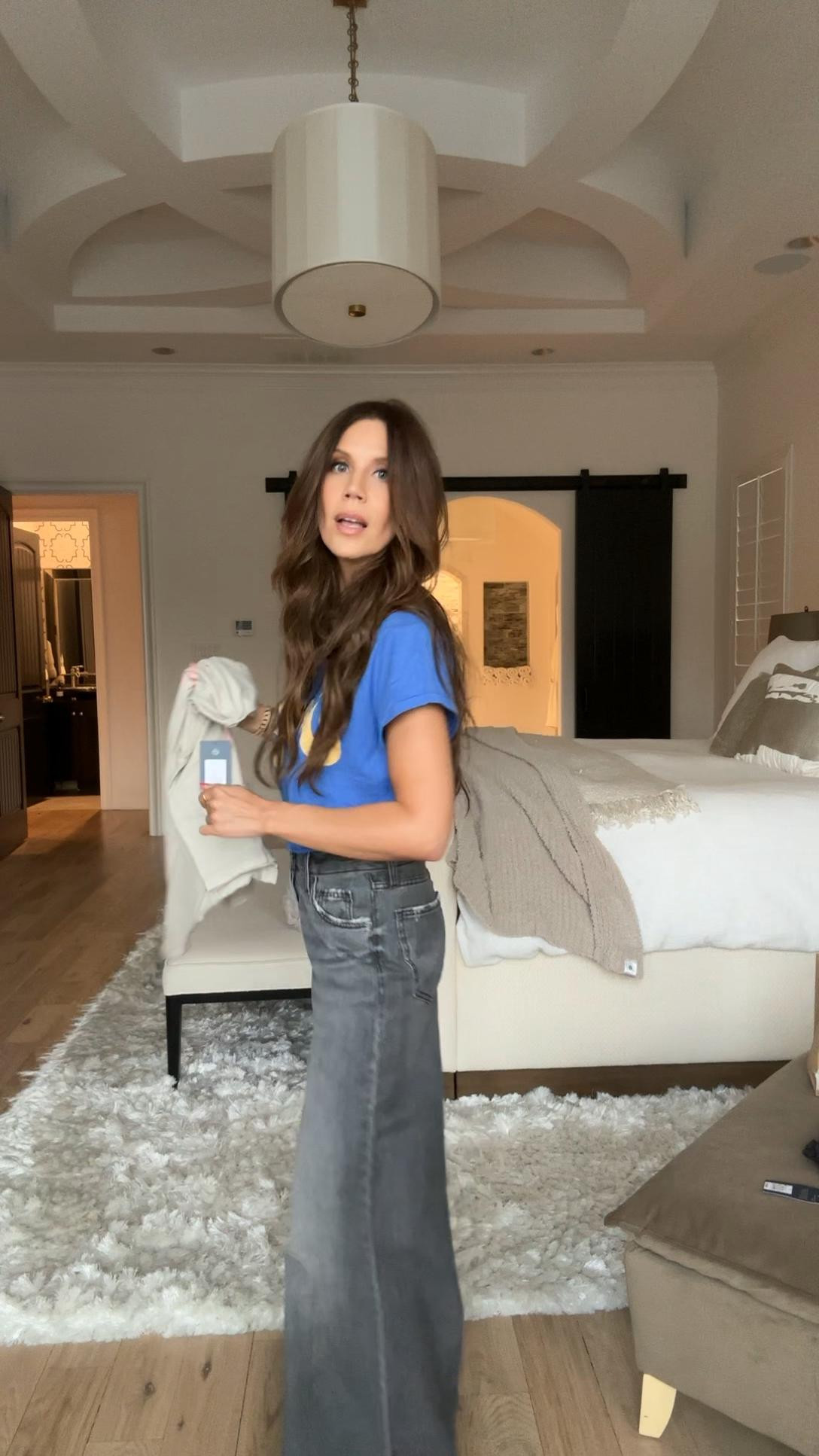 $8 perfect feeling tee & the softest wide leg jeans!!! 

I’m wearing a Large in the tee for a more oversized look 🦋
Jeans size 2 - I’m a 26 in most denim.

#Target #ootd

#LTKSeasonal