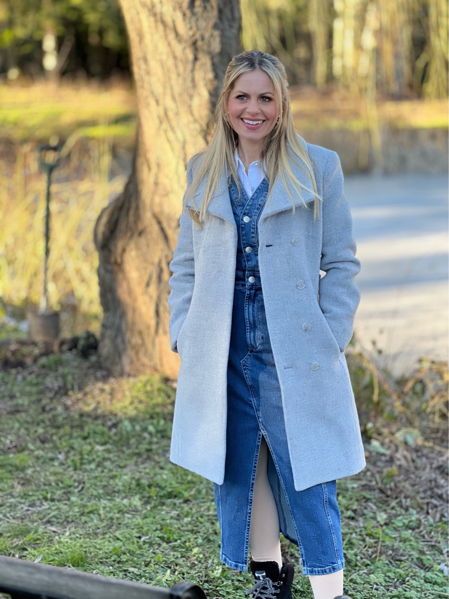 The right coat makes or breaks an outfit. Aritzia for the win! 