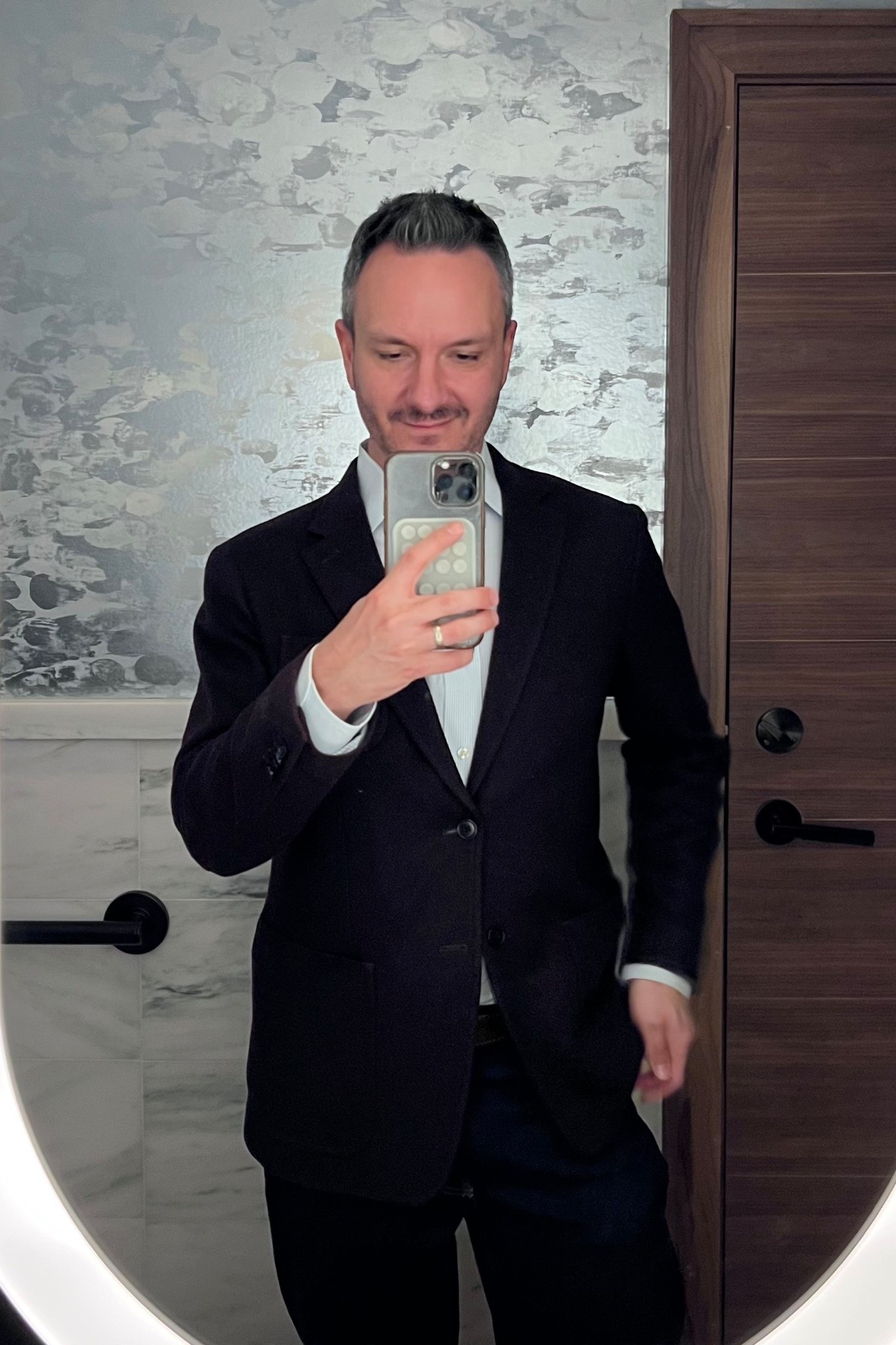 Love a good burgundy blazer moment 

#LTKSeasonal #LTKMens #LTKStyleTip