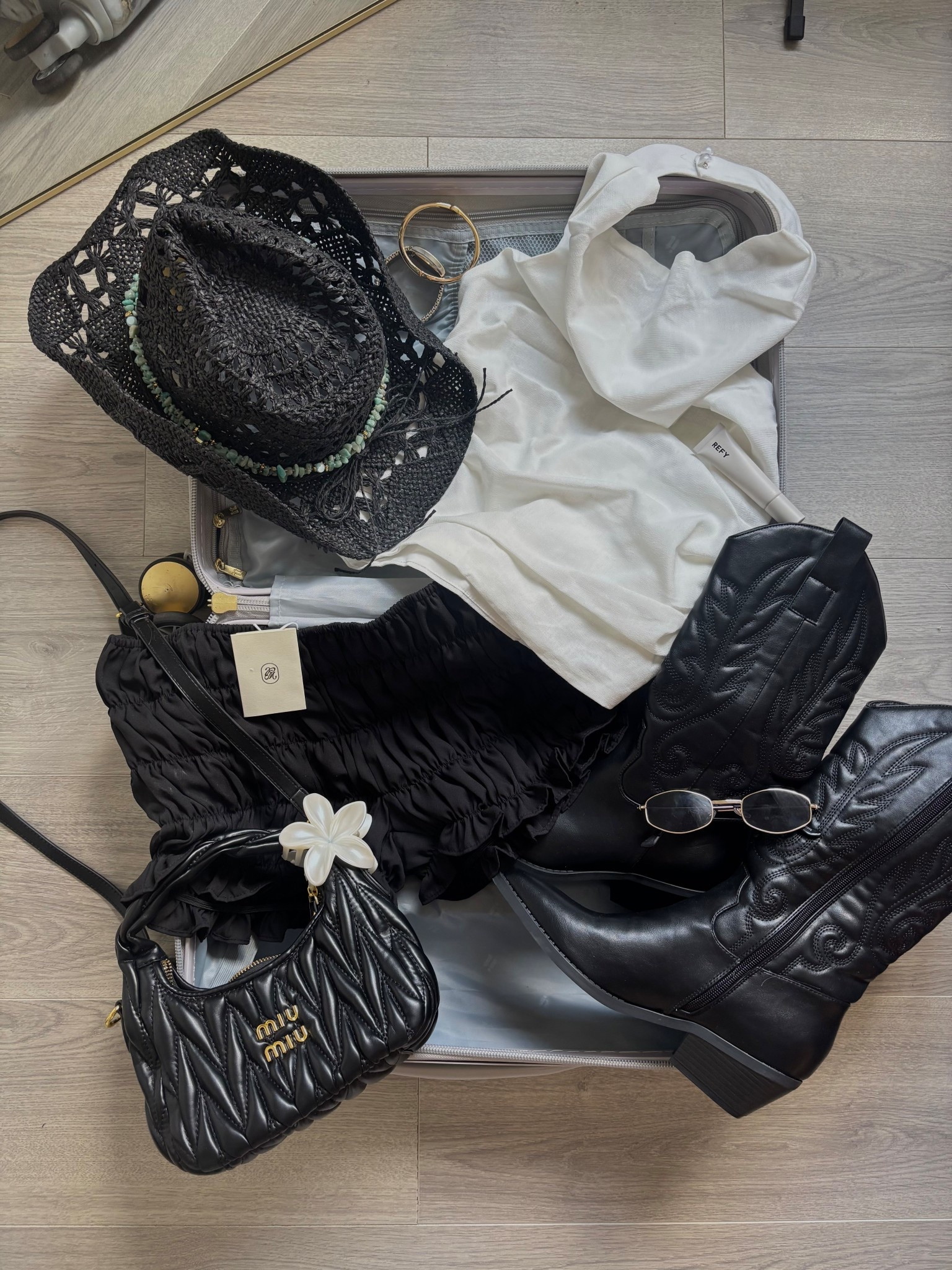 it’s a peppermayo kind of summer🤠✌🏼🍑🌺🌅

- ootd, cowboy hat, boots, shorts, black, summer 

#LTKstyletip #LTKsummer #LTKuk