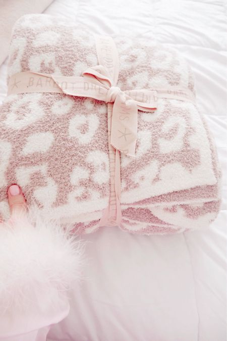 Barefoot dreams cozy blanket 

Valentine’s Day 
Valentines Day
Valentine’s Day gifts


New Nordstrom pink valentines  arrivals 

♡ Valentine’s Day outfit idea
pink Valentine’s Day outfit 
Pink Valentine’s Day sweaters 
Pink Valentine’s Day gifts 
Valentines date night outfit 
Valentine’s Day outfit 
Pink dress 
Red dress 
Galentines sweaters 
New favorite Valentine’s Day products  
Valentine’s Day home decor 

♡ Airport outfits 
Airport travel looks 
Travel outfits 
Lululemon belt bag 
Sneakers 
New balance 327 sneakers 
Leggings 
Carry on 
Luggage  
leggings 
Jeans 
Loungewear
Lounge set 

Spring break 
Spring break outfits 

Vacation
Vacation dress
Vacation outfits 
Vacation date night dress 

Beach outfits 
Beach vacation 
Beach hats 
Poolside looks 
Resortwear
Resort outfits 
Resort looks 

Maxi dress
Swim 
Swimsuits 
Bathing suits 
Bikinis 
Coverups 
Hats
Caps
Sandals 
Wedges 
Beach bags
Woven beach bags 
Sunglasses 
Aviators 

Spring fashion 
Spring florals 
Spring trends 
Spring style 
Spring outfits 
Spring dress
Spring shoes 
Spring accessories

Easter dress
Easter outfits 
Pastel outfits 
Pastel dresses 
Pastel pink 
Floral outfits 
Floral dresses 
Pink outfits 
Pink dresses 


#LTKGiftGuide
#LTKSeasonal 
#LTKunder50 
#LTKunder100 
#LTKstyletip 
#LTKsalealert 
#LTkshoecrush
#LTKitbag
#LTKFind
#LTKfit
#LTKbeauty
 #LTKworkwear 
#LTKtravel 
#LTKfamily
#LTKHome
#LTKswim