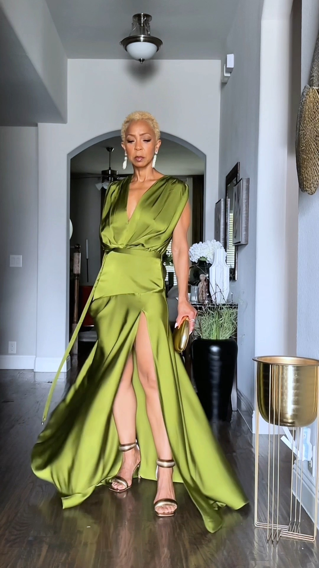 Float with me and this gorgeous @JLuxLabel dress. Baby, this dress has me floating on air. Perfect for weddings, special occasions, or because you feel like giving Queen vibes, OK! The new collection just dropped and it is smoking hot. Ready to shop? Use my discount code TORI8 for 8% off your purchase. Now, excuse me while I mesmerize the people. 😉
🔗Olive Amalia Satin Maxi Dress https://go.shopmy.us/p-80995588
