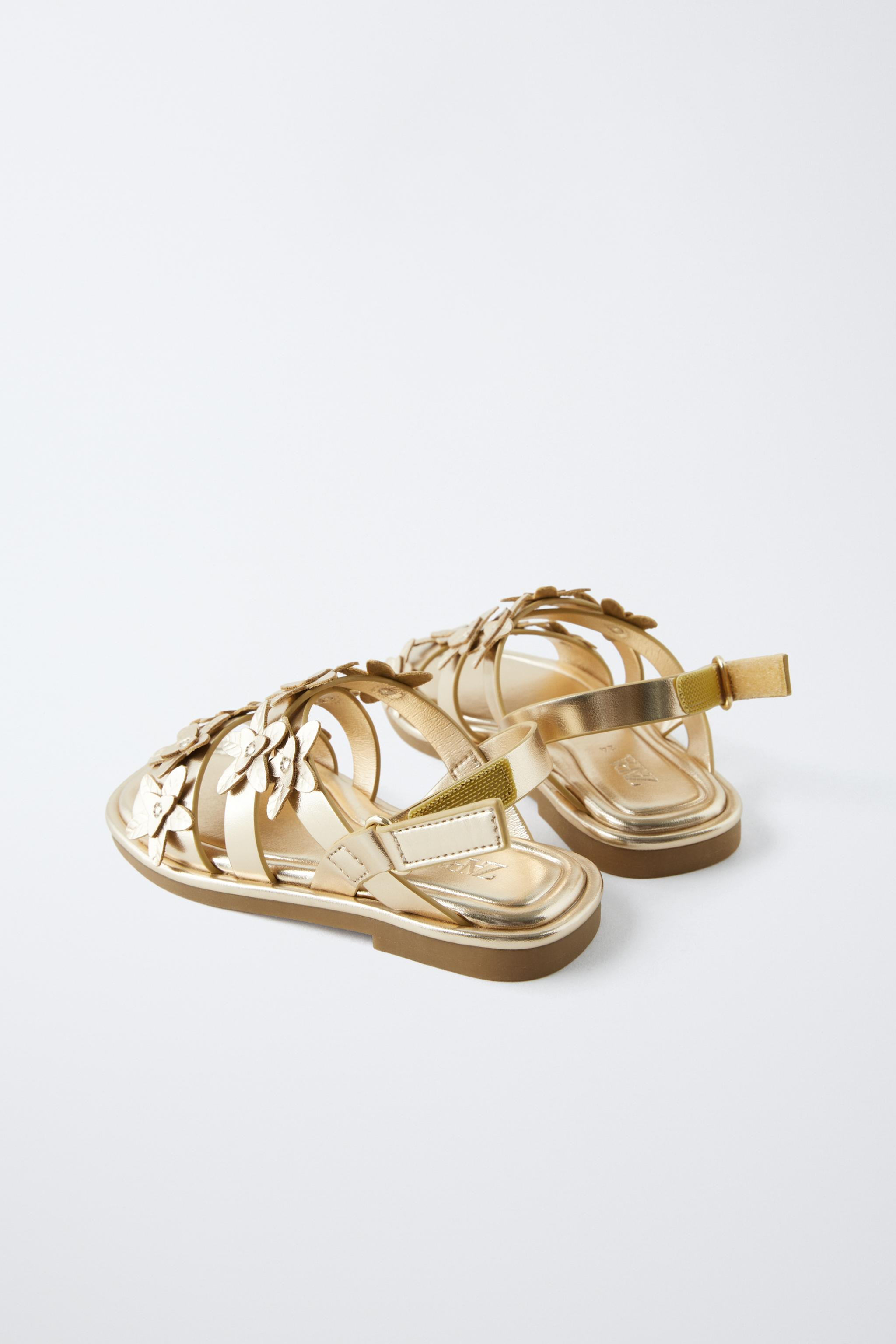 Strappy sandals with flower details. Hook-and-loop strap closure at back. Rubber soles.STARFIT® ... | Zara US