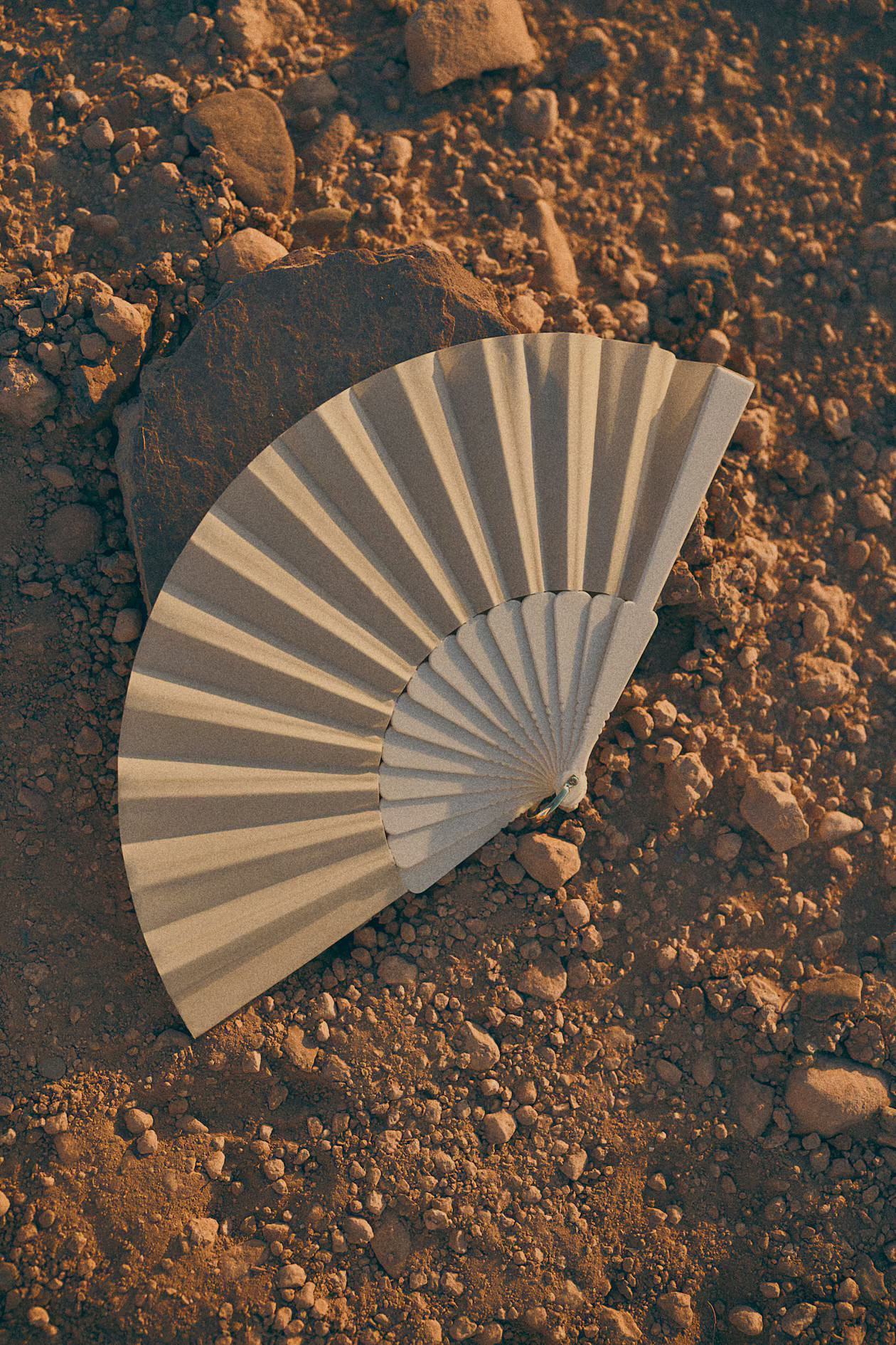 Fan - Cream - Ladies | H&M GB | H&M (UK, MY, IN, SG, PH, TW, HK)