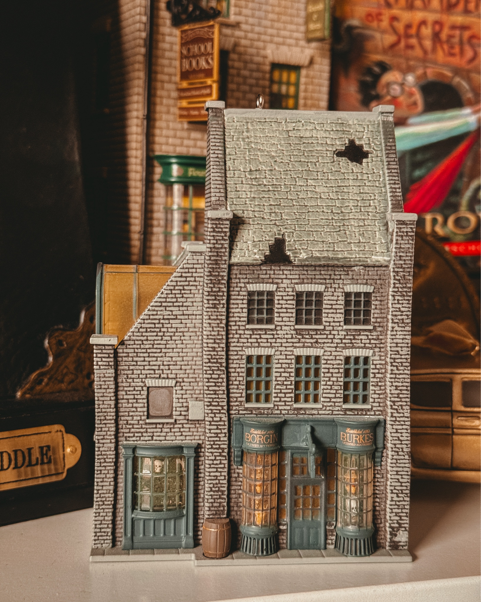 Borgin and Burkes Hallmark Ornament 

#harrypotter #hallmark #harrypottercollection