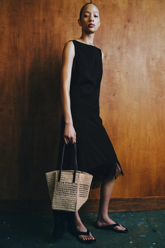Mini shopper bag in leather and raffia. Braided effect exterior. Double shoulder strap. Height x ... | Zara US