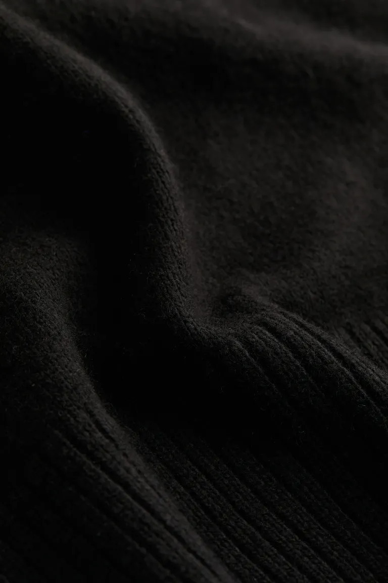 Oversized polo-neck jumper | H&M (UK, MY, IN, SG, PH, TW, HK)